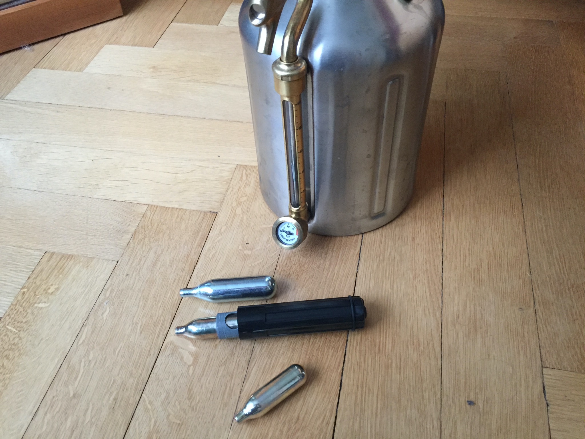 CO2 cartridge adapter for GrowlerWerks uKeg