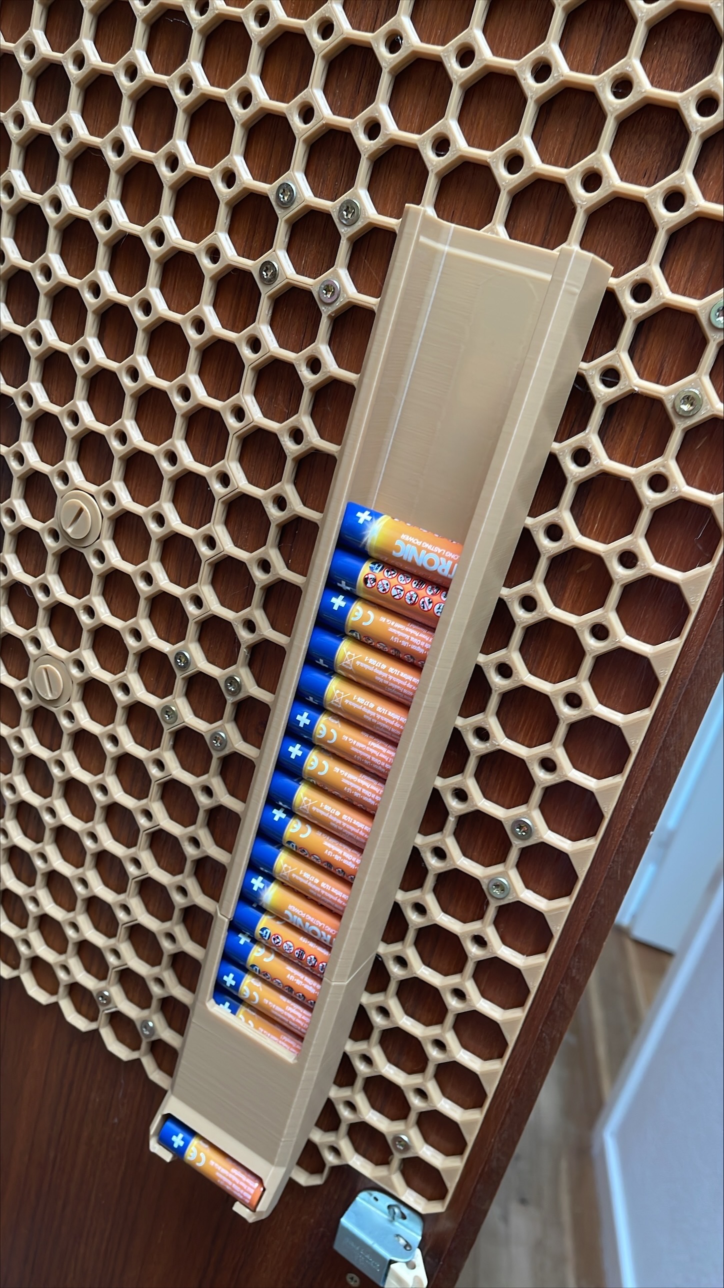 AA Battery dispenser for Multiboard