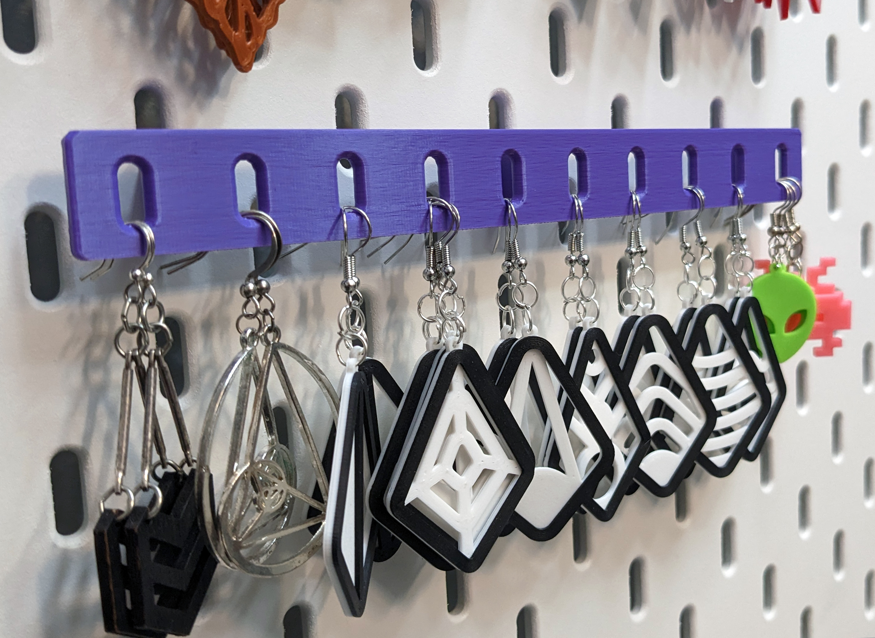 SKADIS mounted earring holder