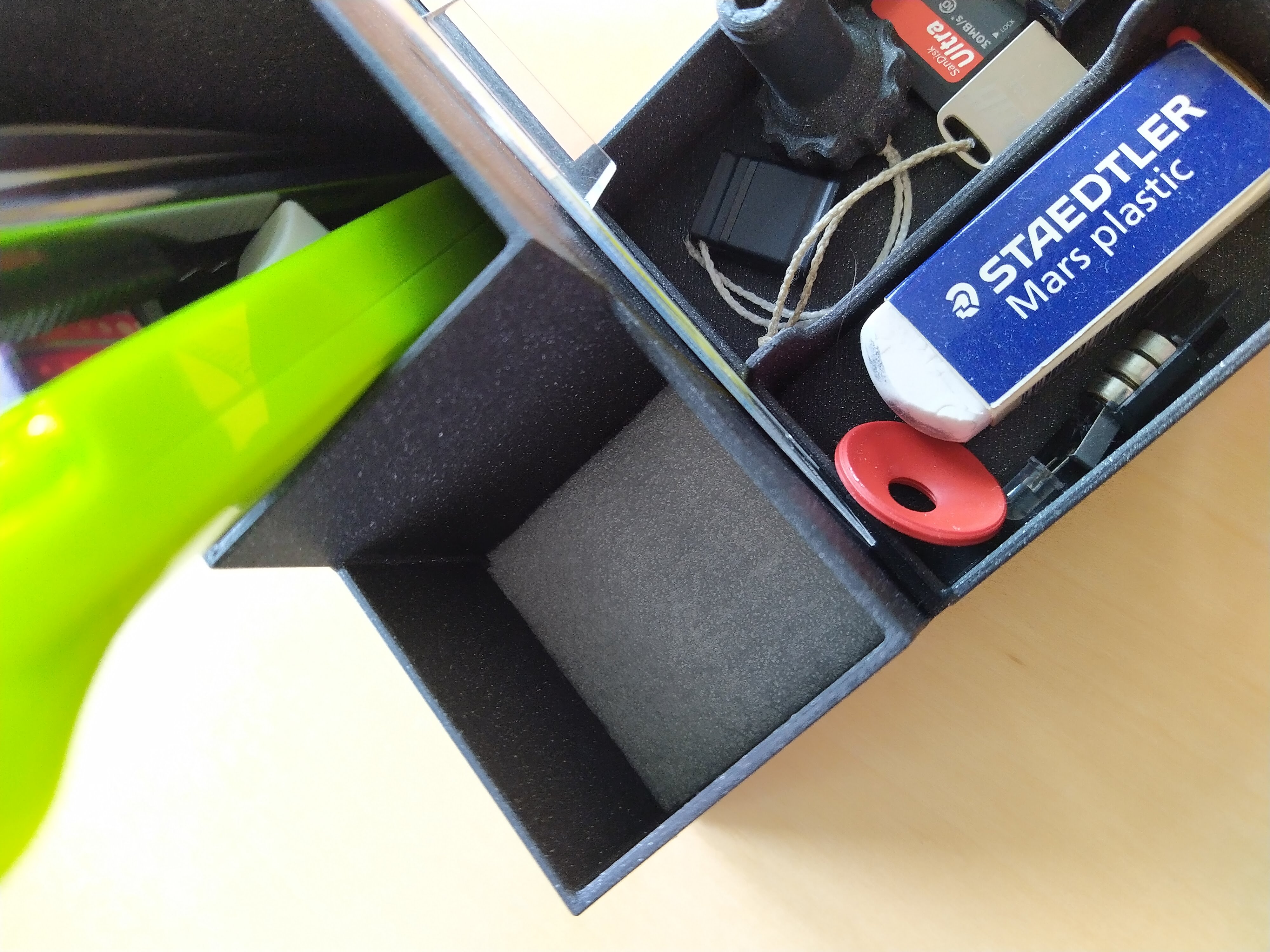 Miniatura 2 do modelo 3D Desk Organizer