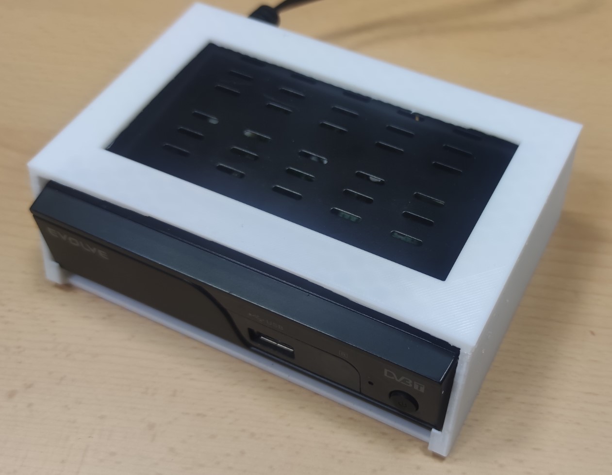 Nastěnný držák na DVB-T tuner Evolve