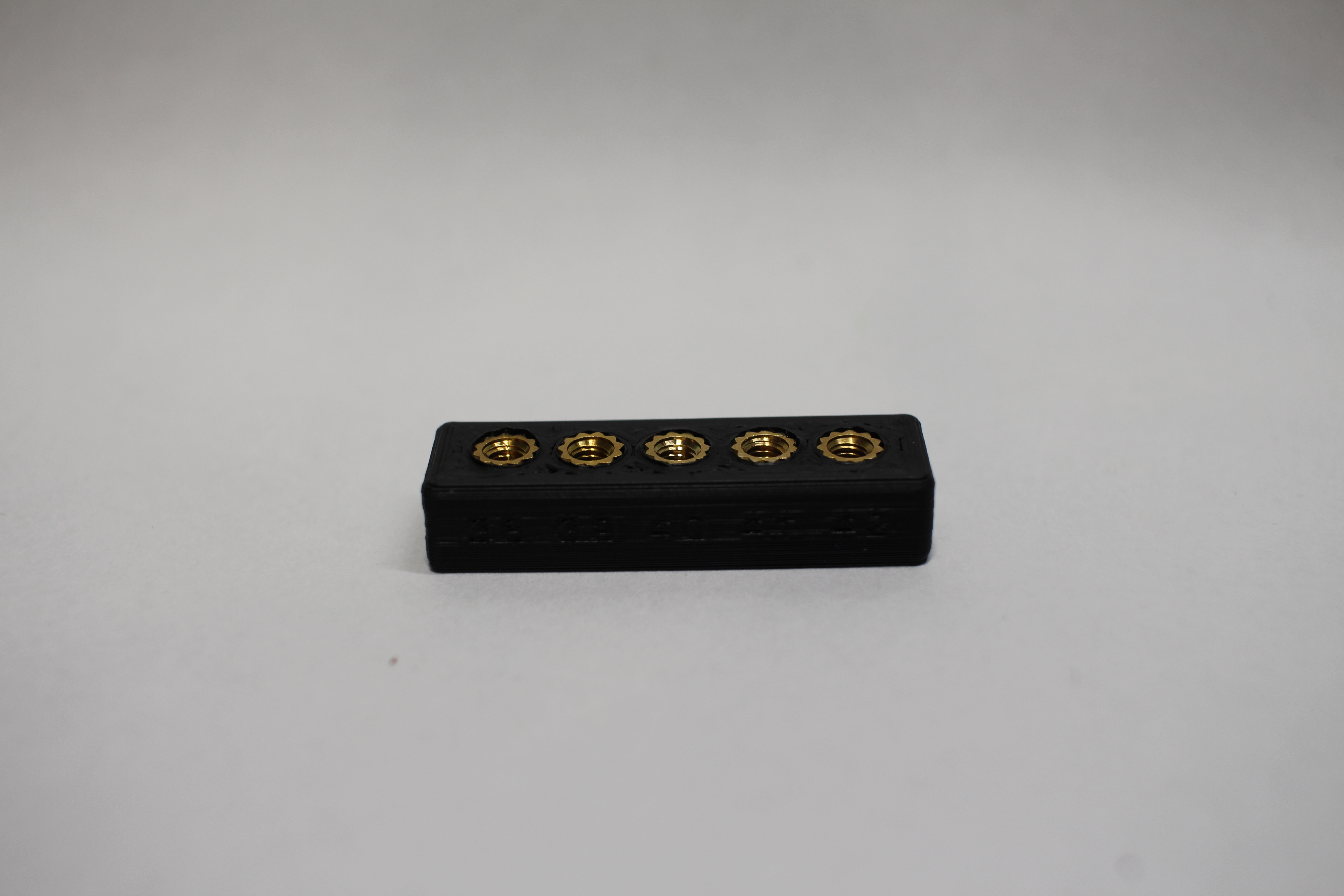 Miniatura 5 do modelo 3D Threaded Inserts Tolerance Test M3 (normal and short)