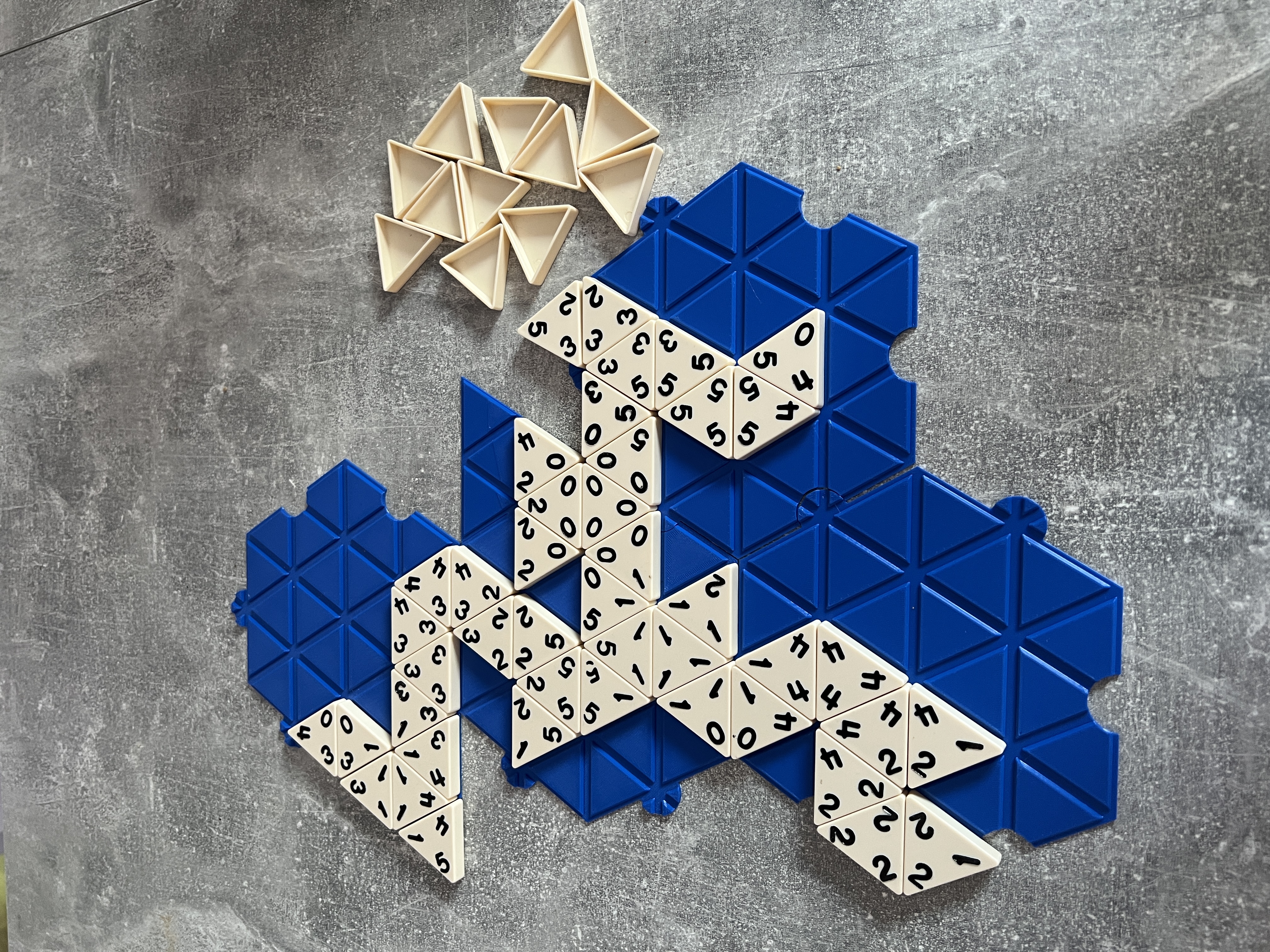 Triominos placing board