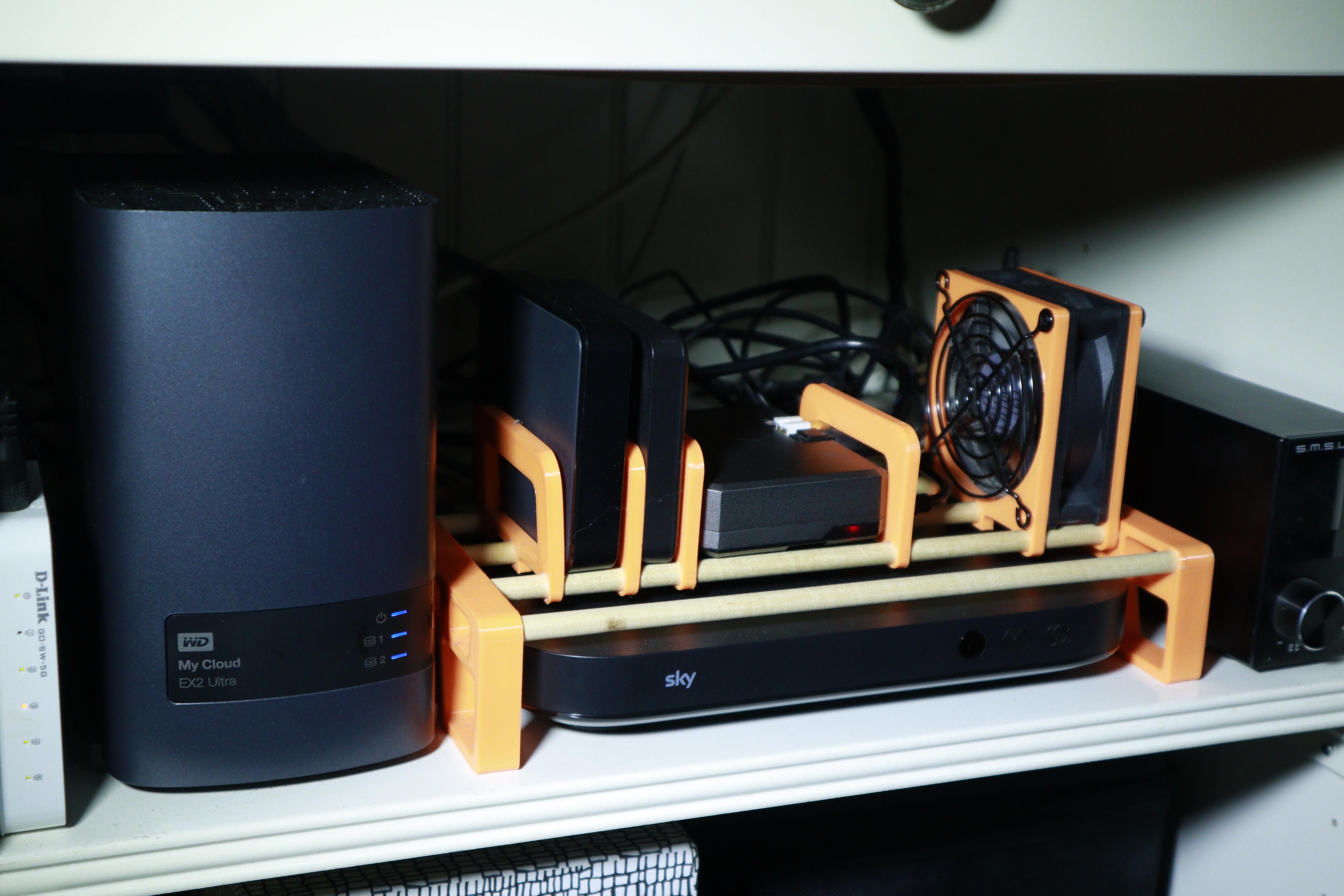 Multimedia shelf organizer — thumbnail 3