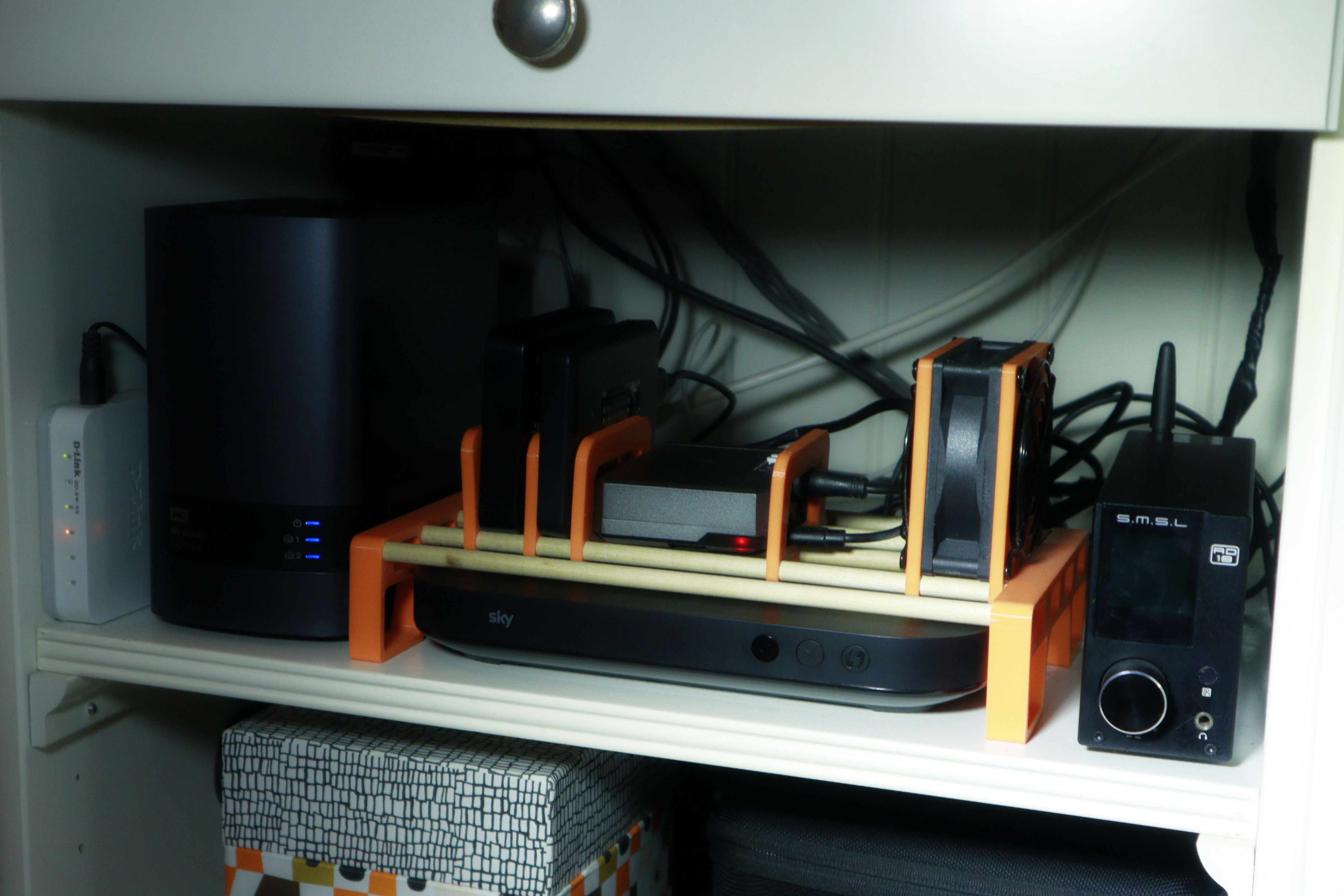 Multimedia shelf organizer — thumbnail 4