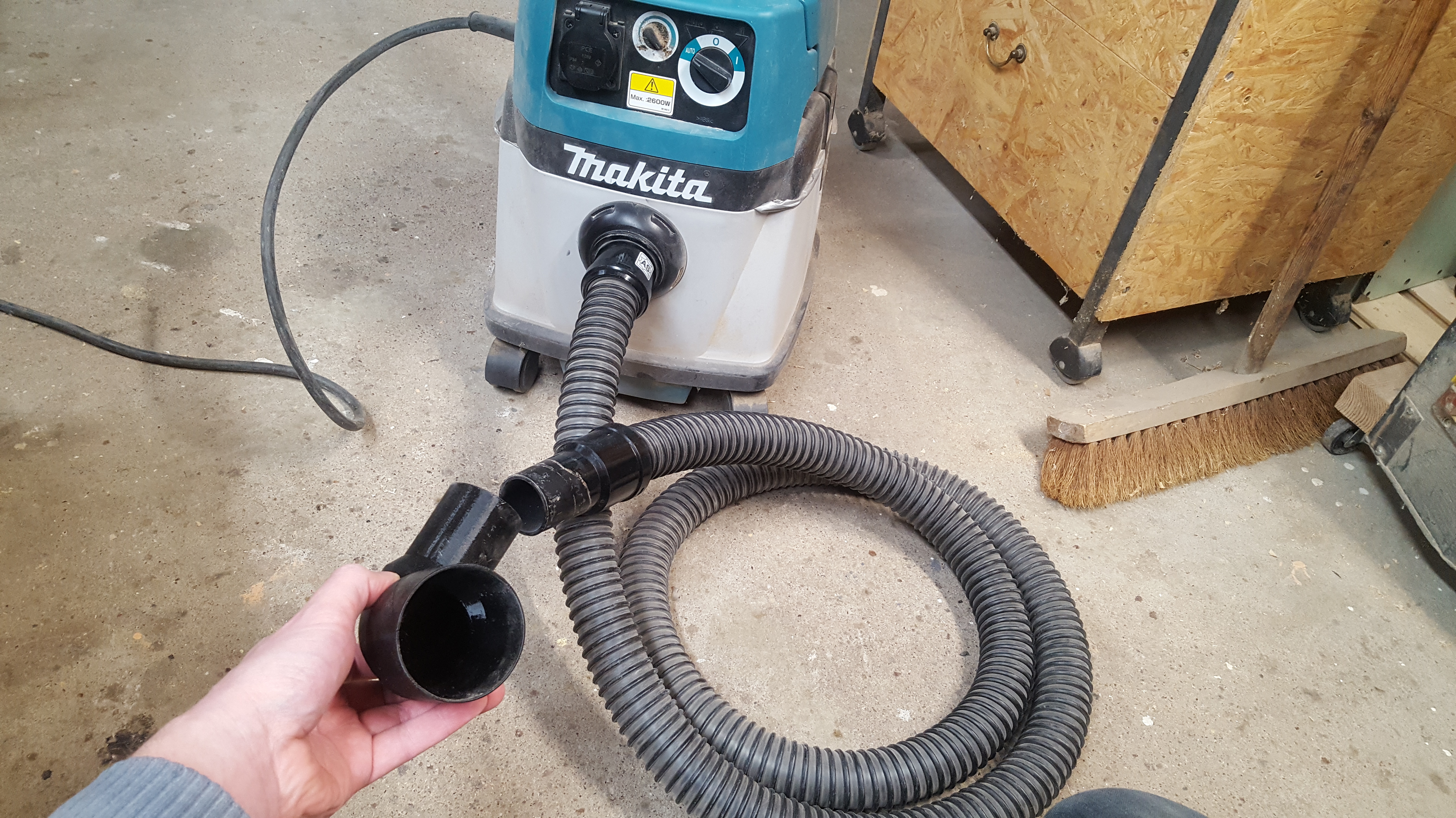 Dust Collection Adapter DeWalt Table Saw to Makita Vacuum Cleaner