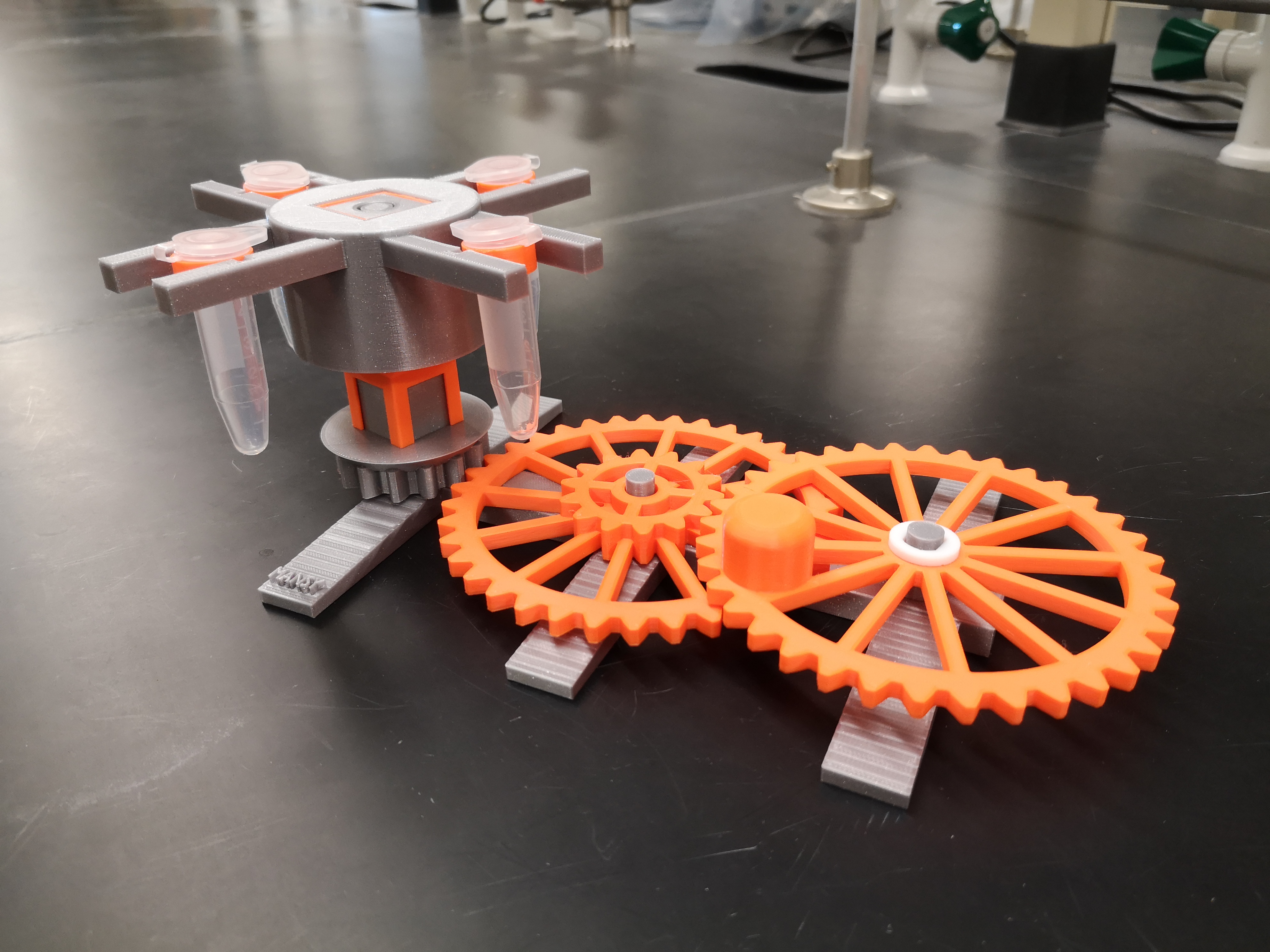 Hand crank centrifuge