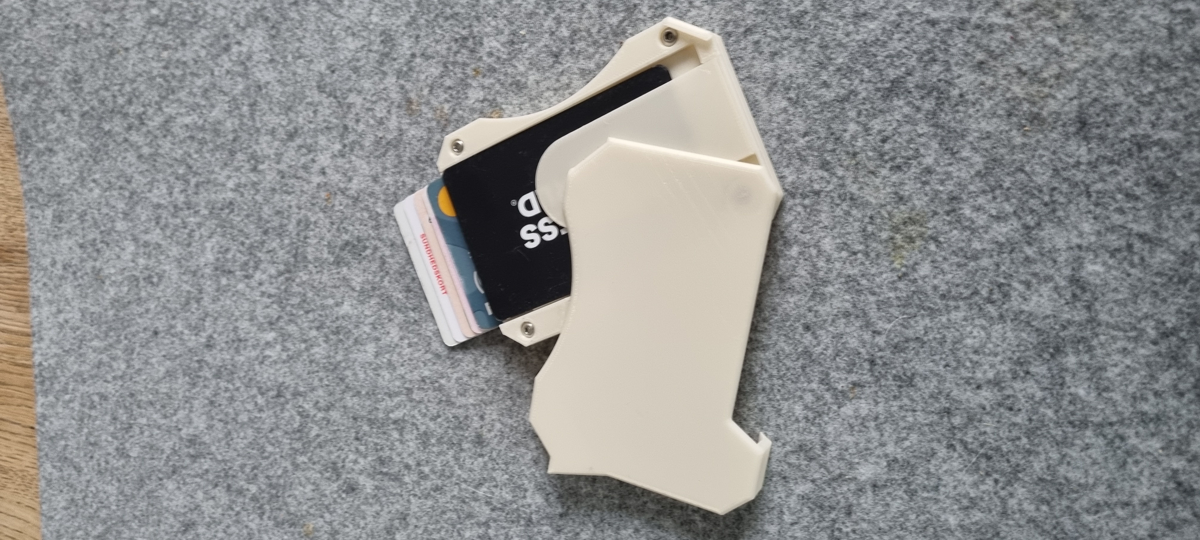 Slim Wallet Inserted M3 Nuts