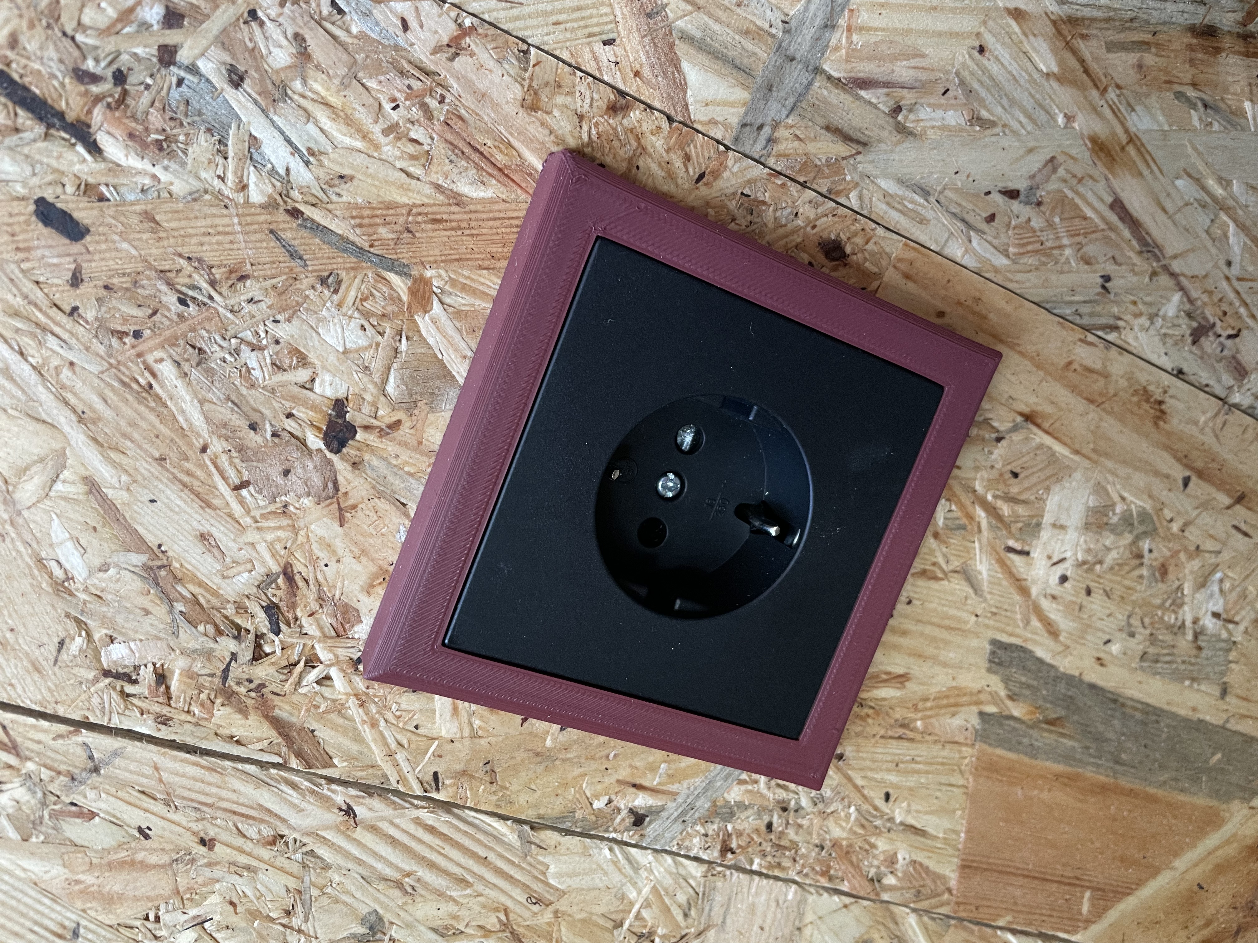 Single outlet frame for Gamma Denali outlet