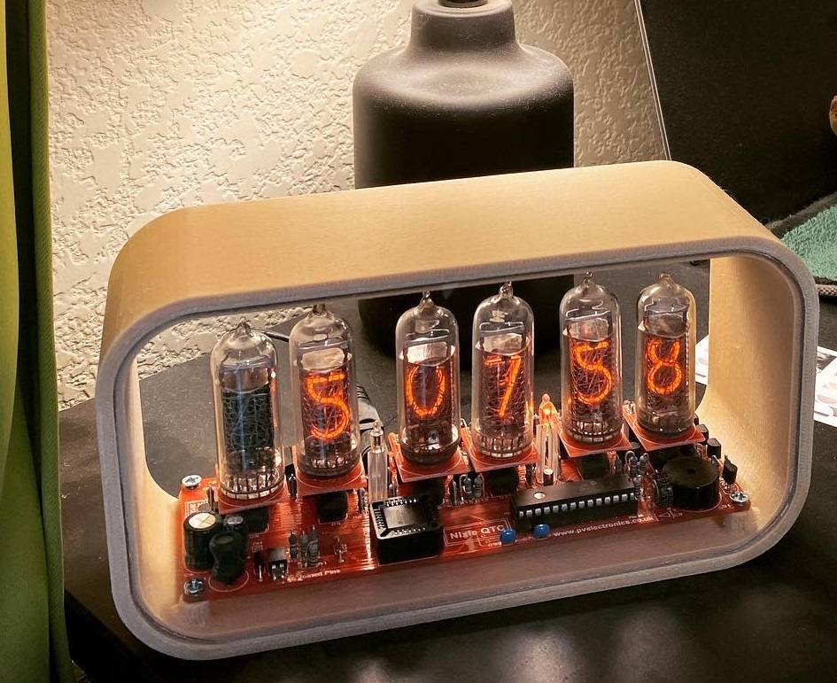 Retro Nixie Clock Enclosure by rschris Download free STL model