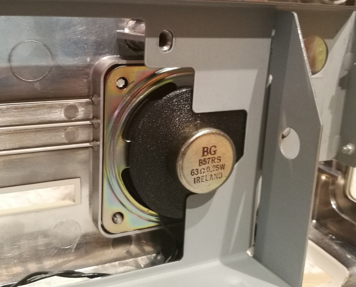 Macintosh SE/30 speaker mount
