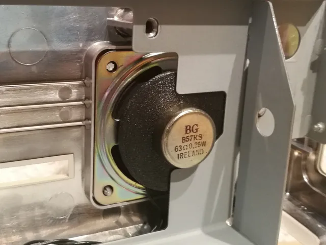 Macintosh SE/30 speaker mount