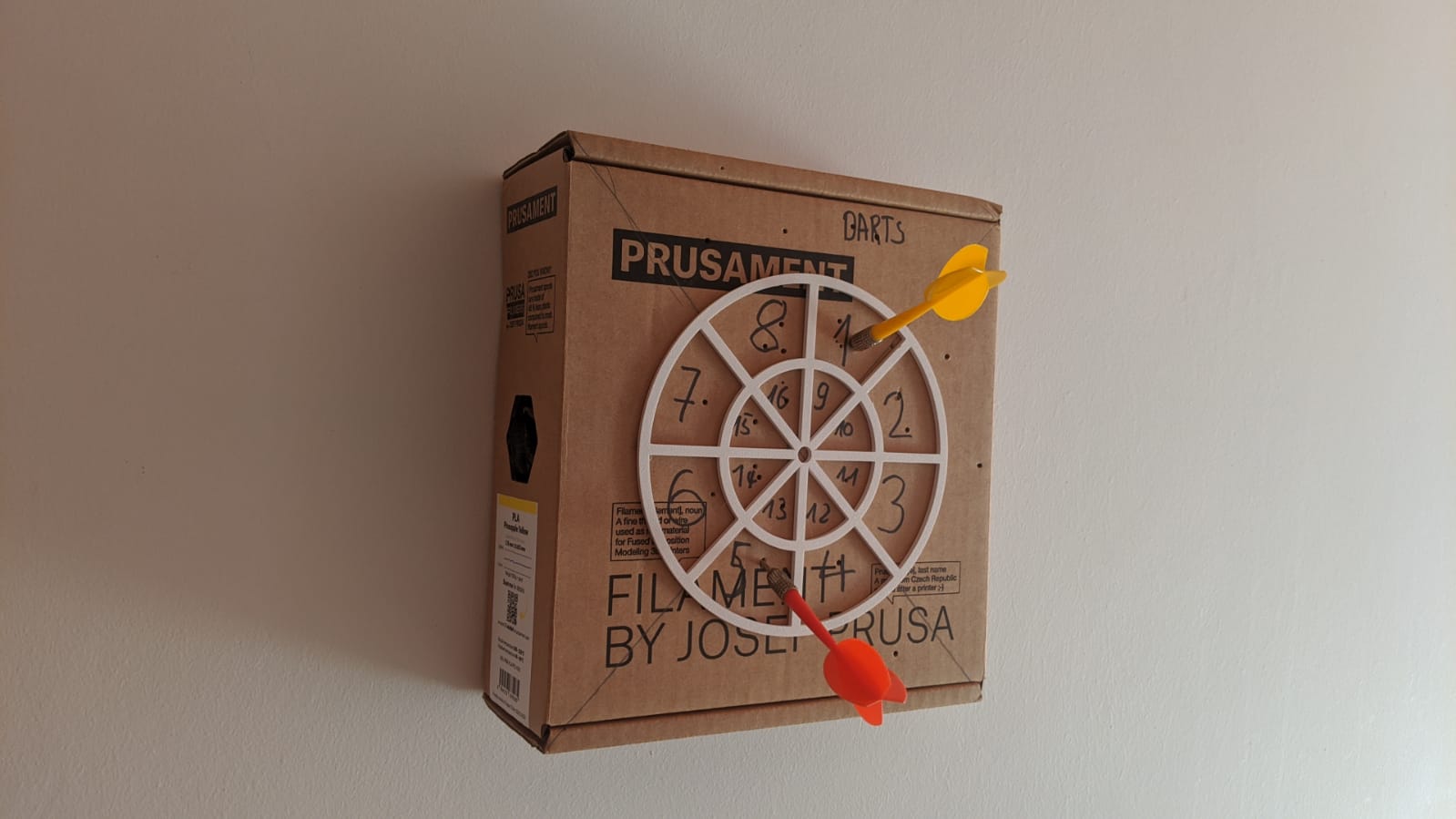 DIY Dartboard with Prusament cardboard box!