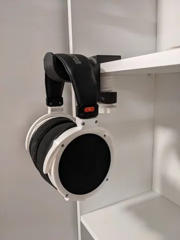 Headphone holder with screw