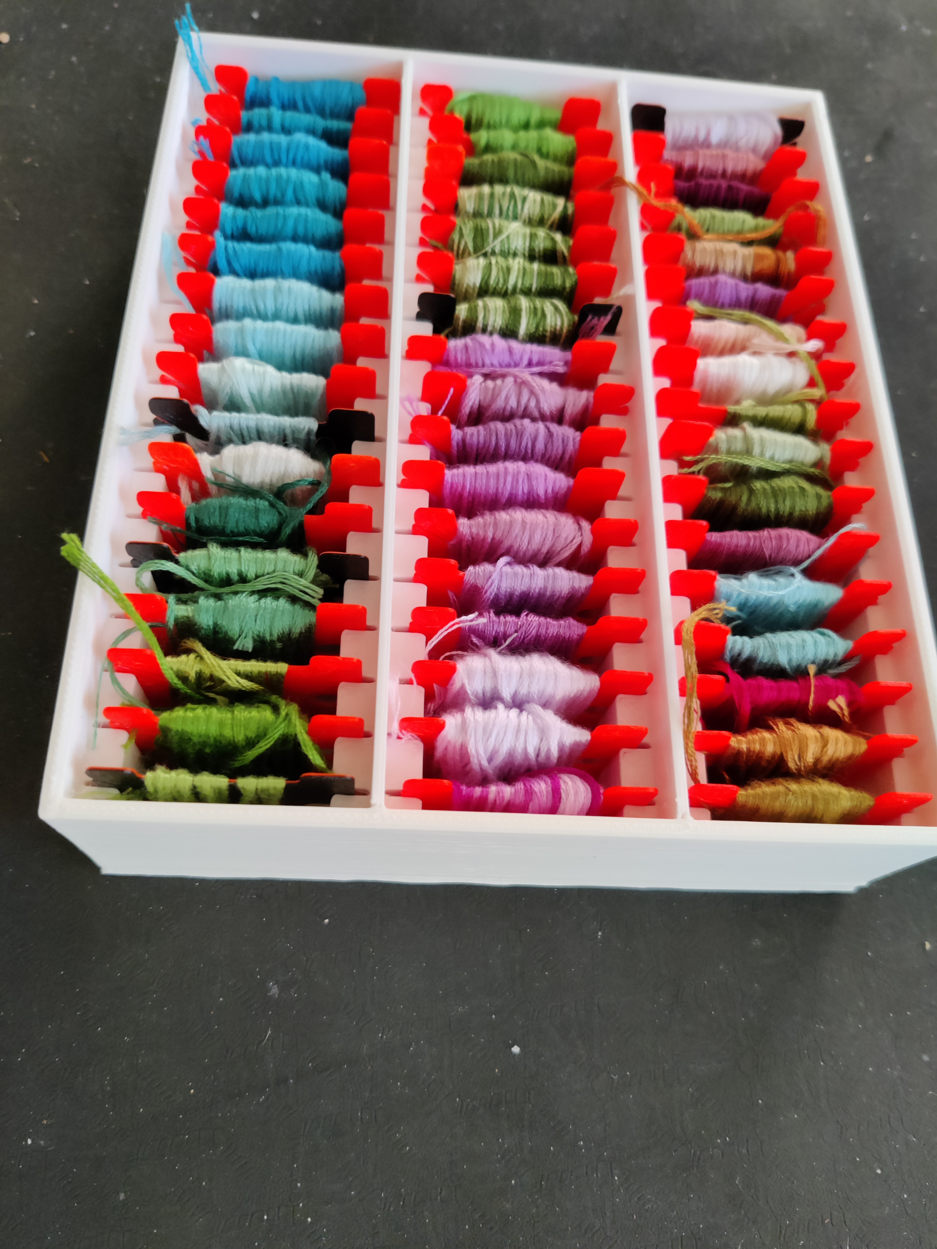 Thread storage for bobbin cards
