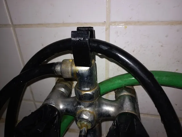 Shower hose attachment CZ:Oprava uchycení hadice ke sprše
