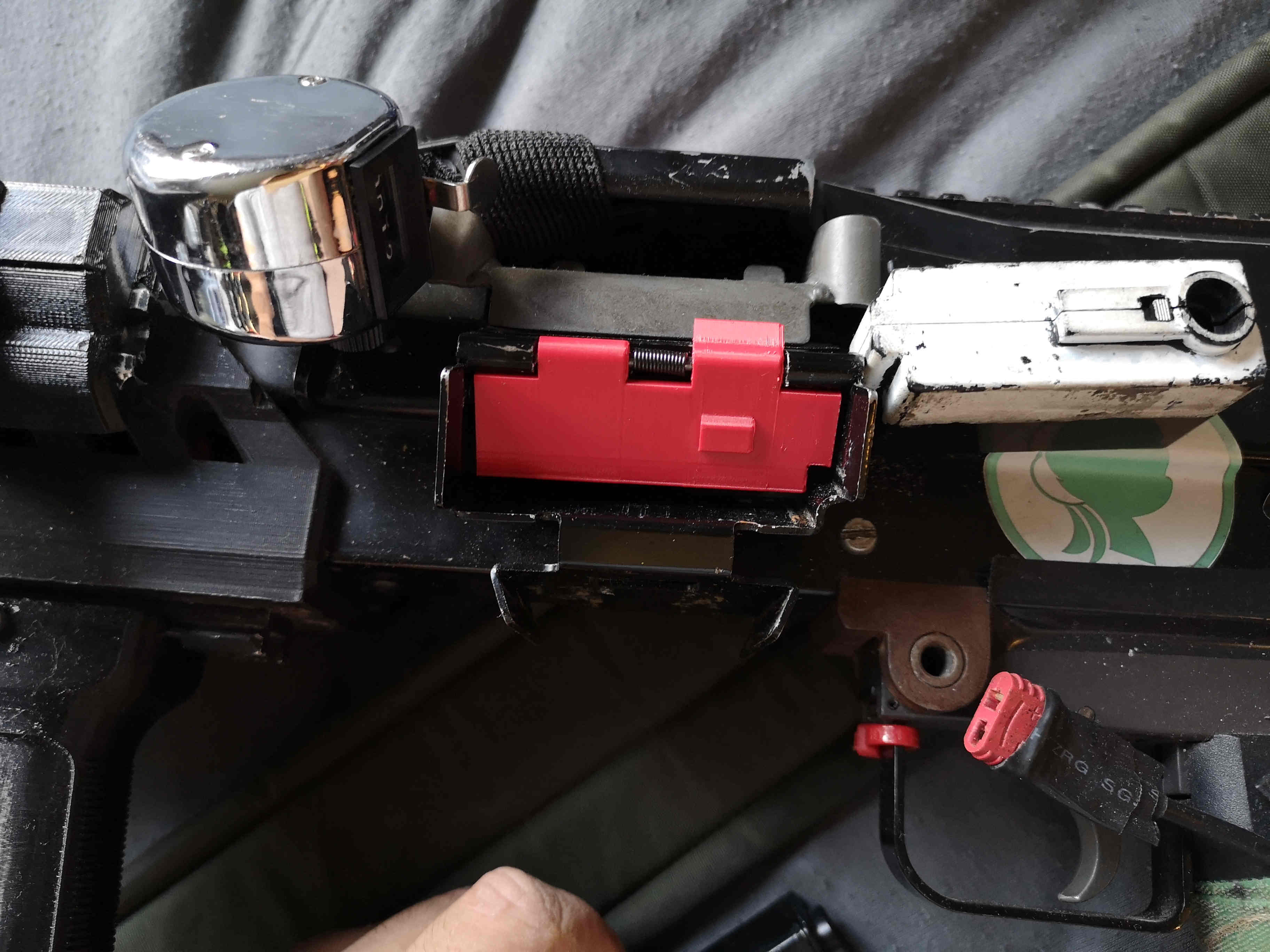 M249 or minimi classic army airsoft magazine lock latch