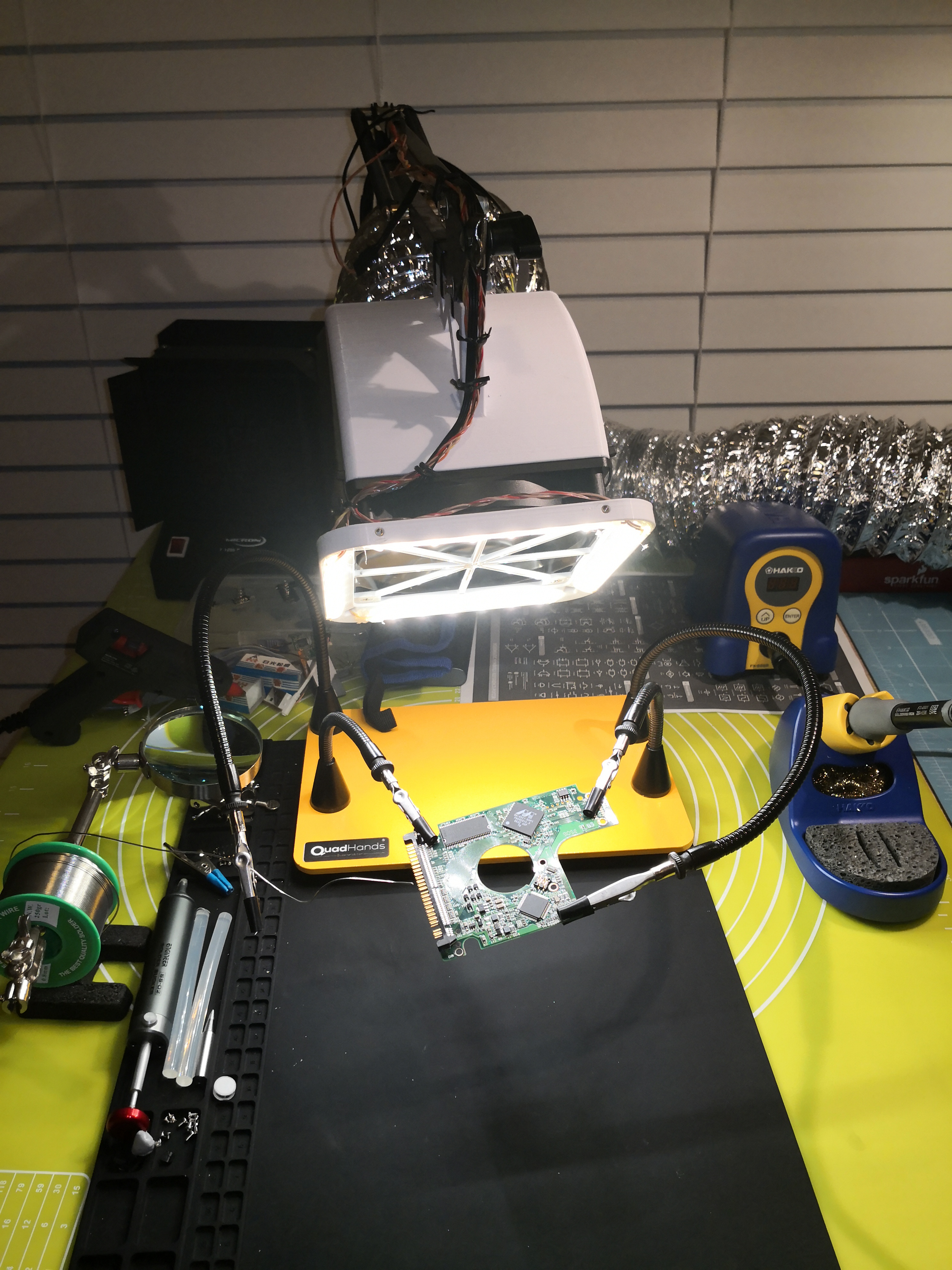 Fume extractor with LED illumination