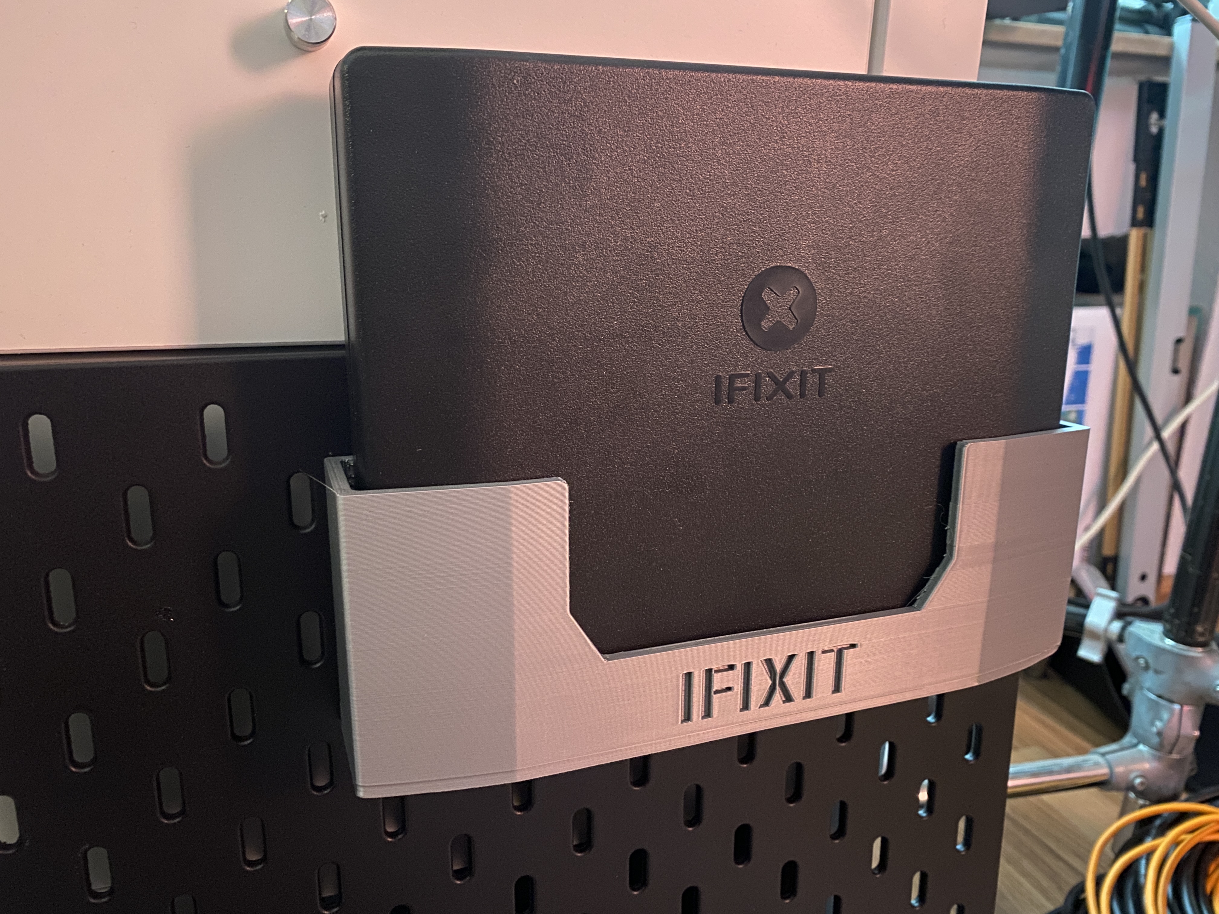 iFixit Manta Holder Skadis Remix