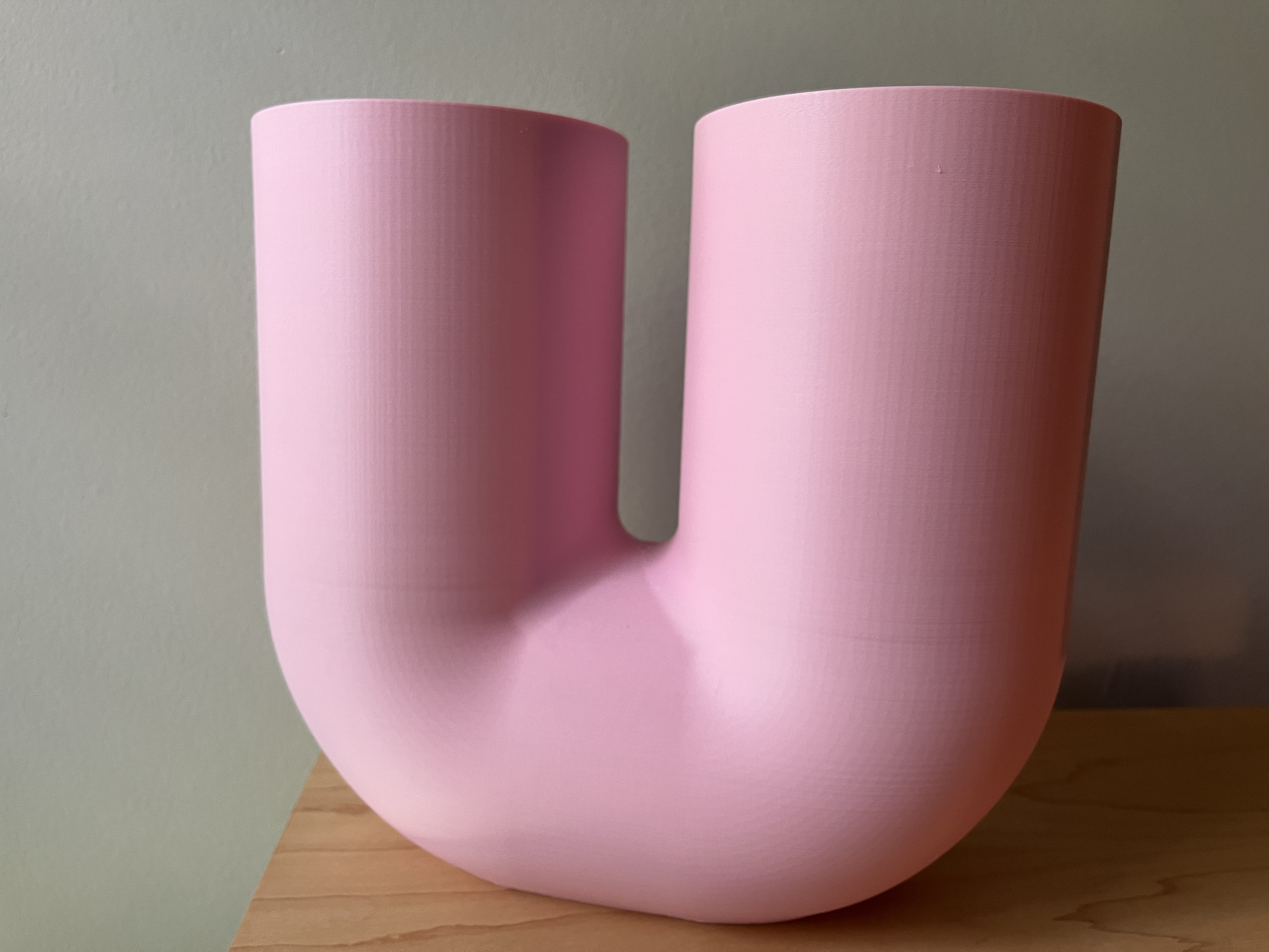 Miniatura 2 do modelo 3D Large U-Shaped Vase