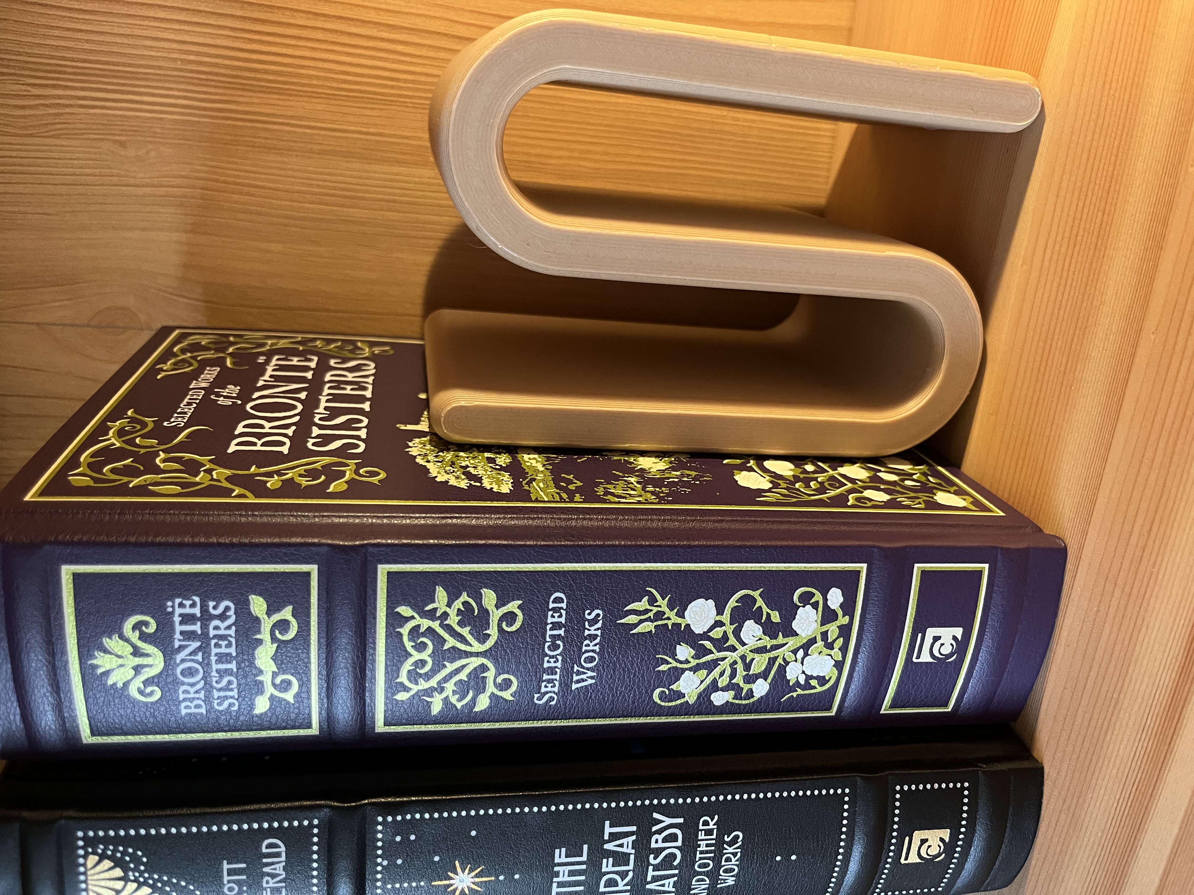 Wavy Stand/Bookend