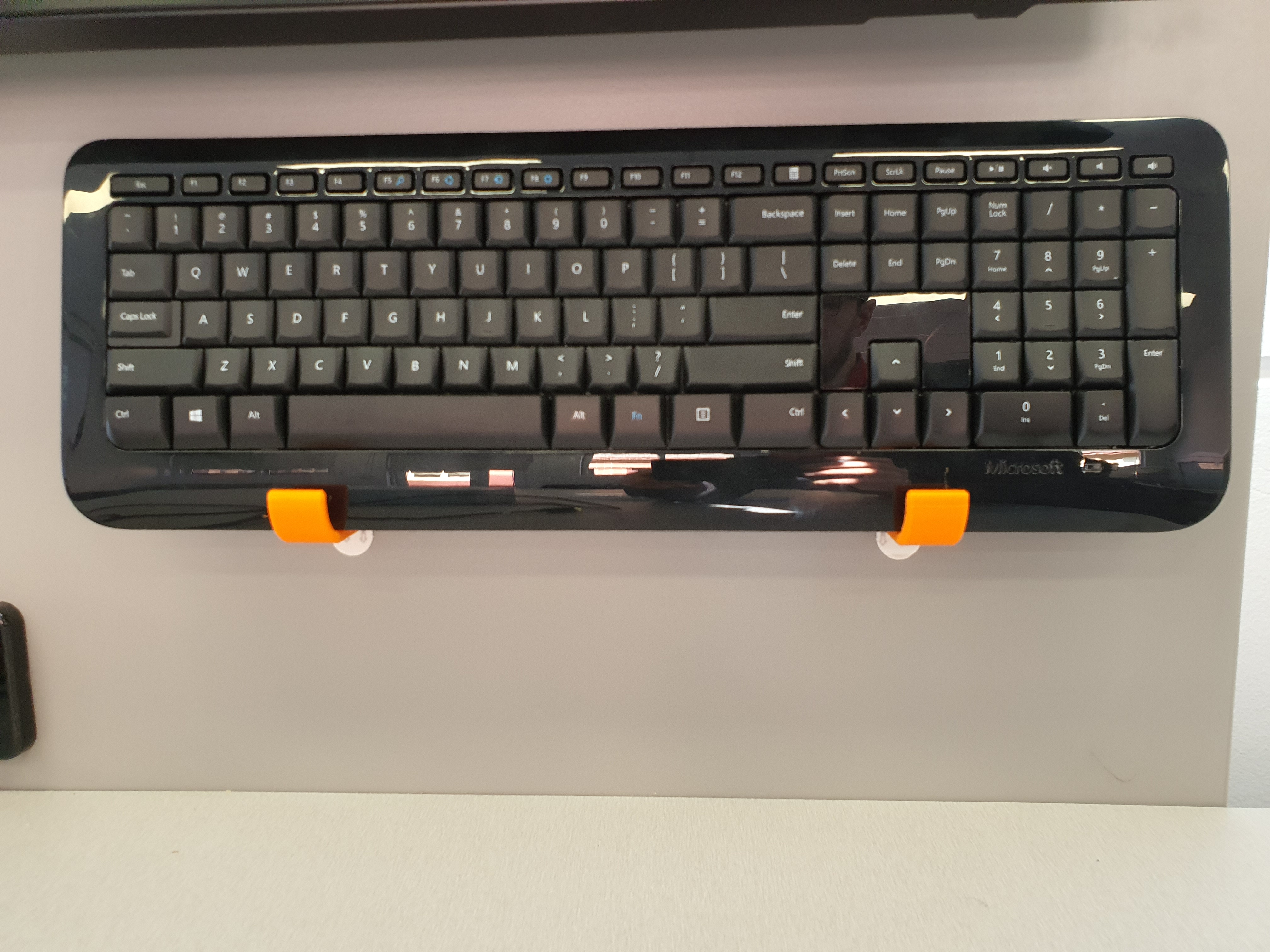 Miniatura 4 do modelo 3D Keyboard Wall Mount Hooks (Command Strip)