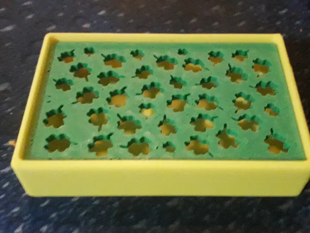 Quatrefoil Soap Holder