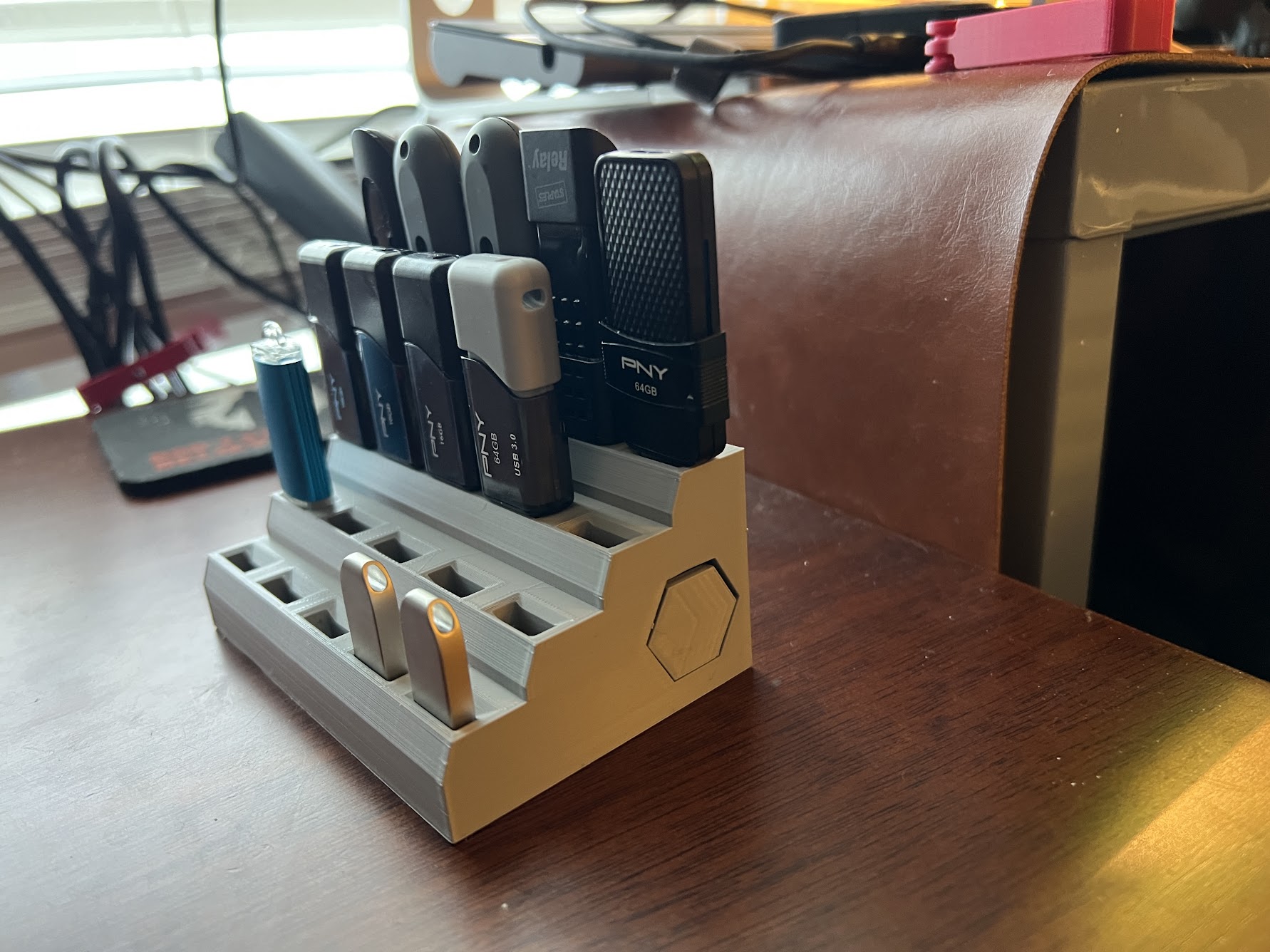 USB drive holder w/ drawer by itsprestonm | Download free STL model ...