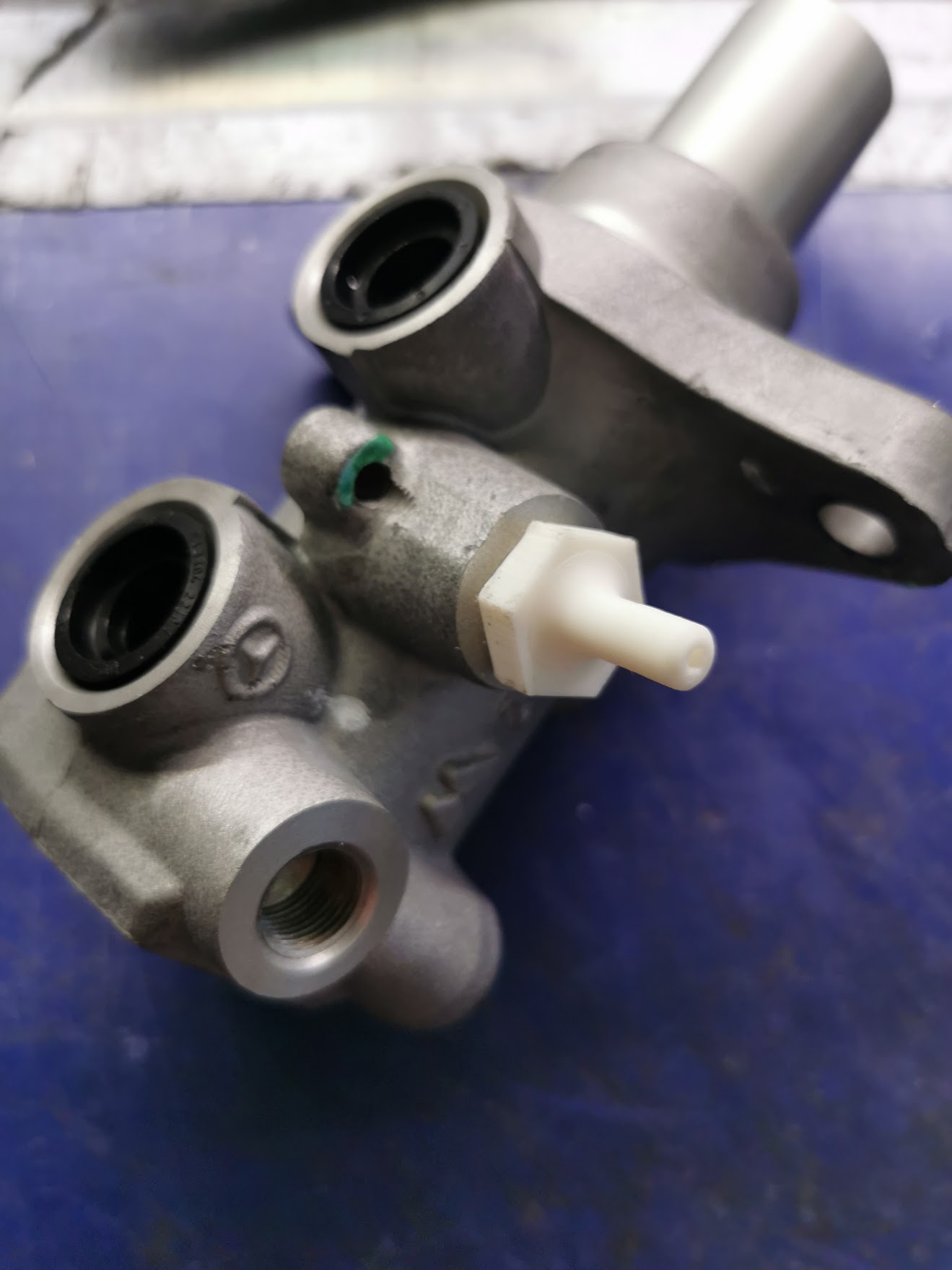 Master Cylinder Bleed Fitting M12x1 by InducedRug Download free STL