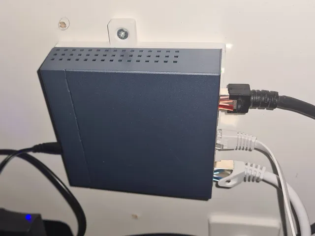 TP Link TL-SG105 under desk mount