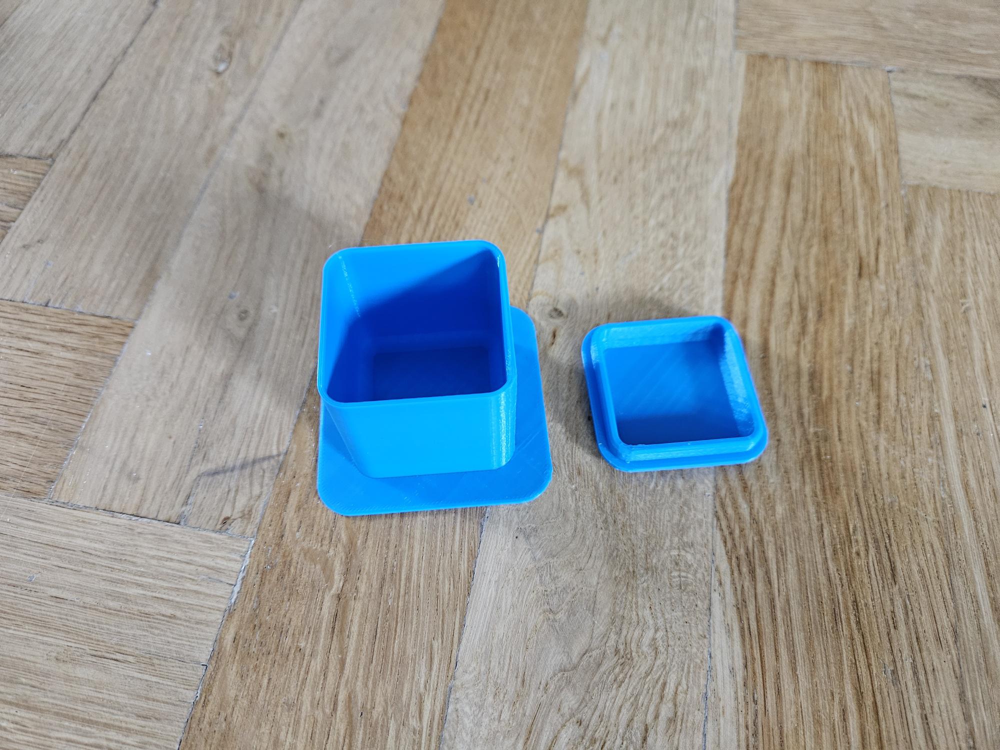 Lovci Pokladu - grid holder & counters storage box