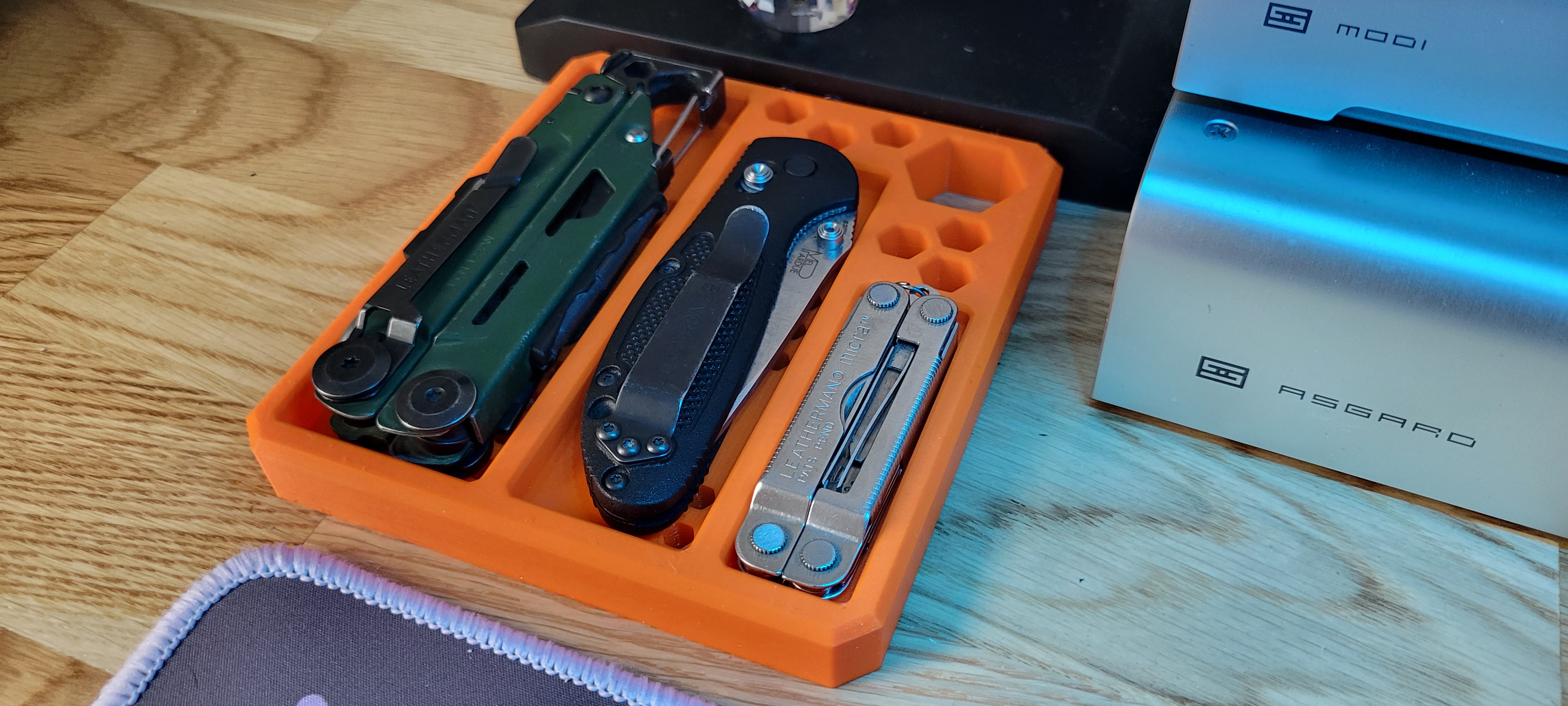 Desktop Knife/Multitool Tray