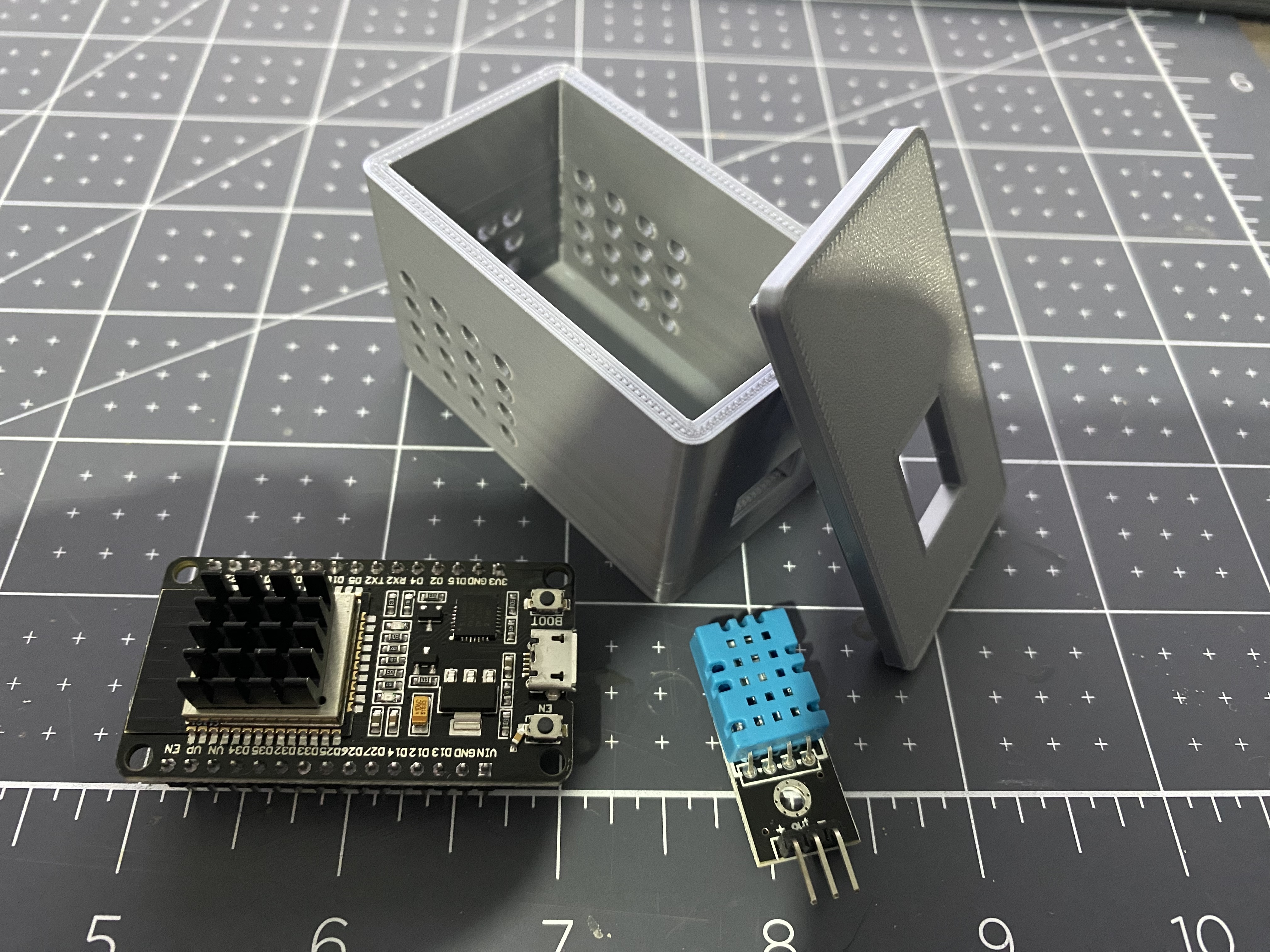 NodeMCU ESP32 Devkit V1 with DHT11 Sensor Case