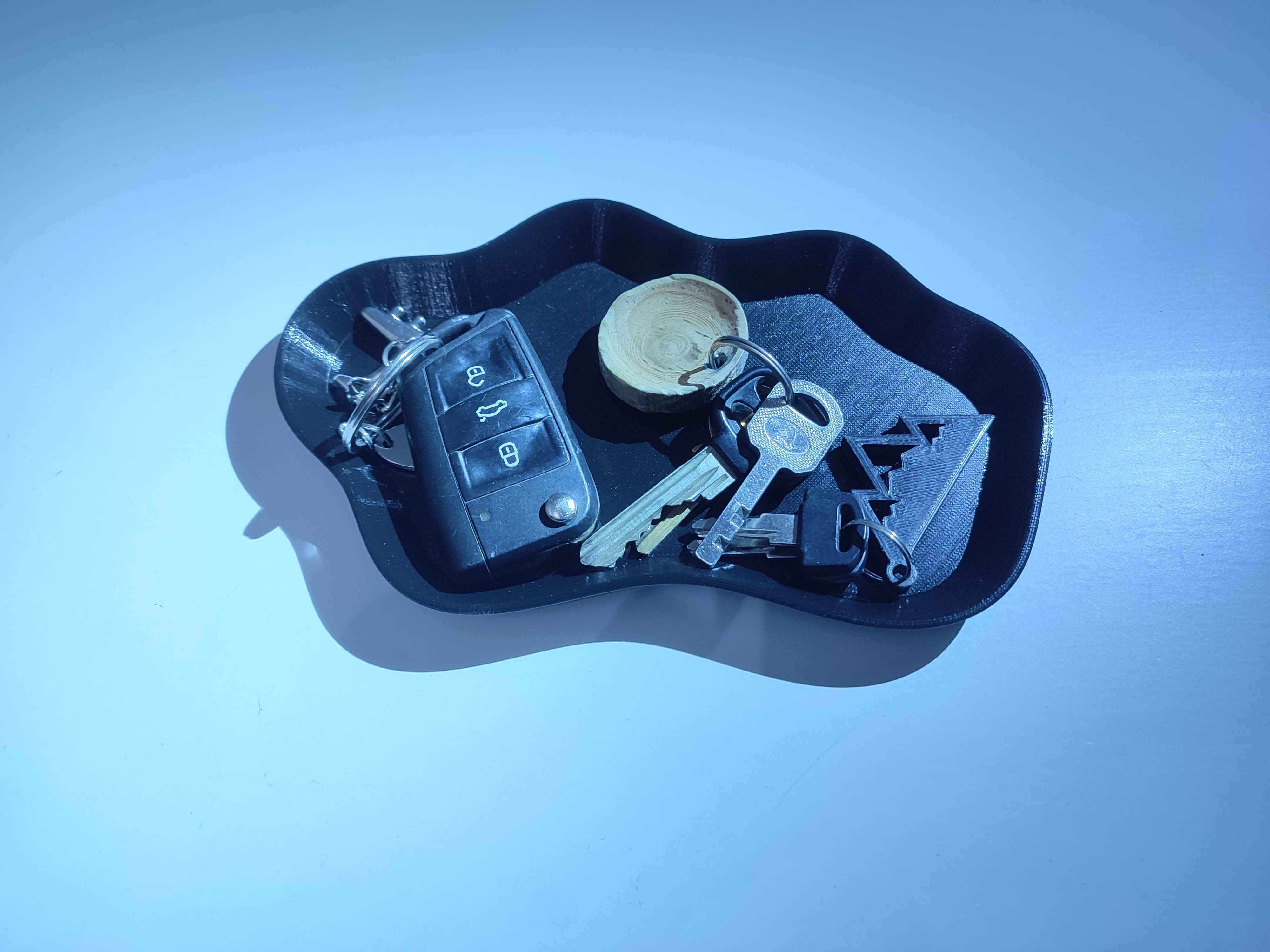 Organic shape tray