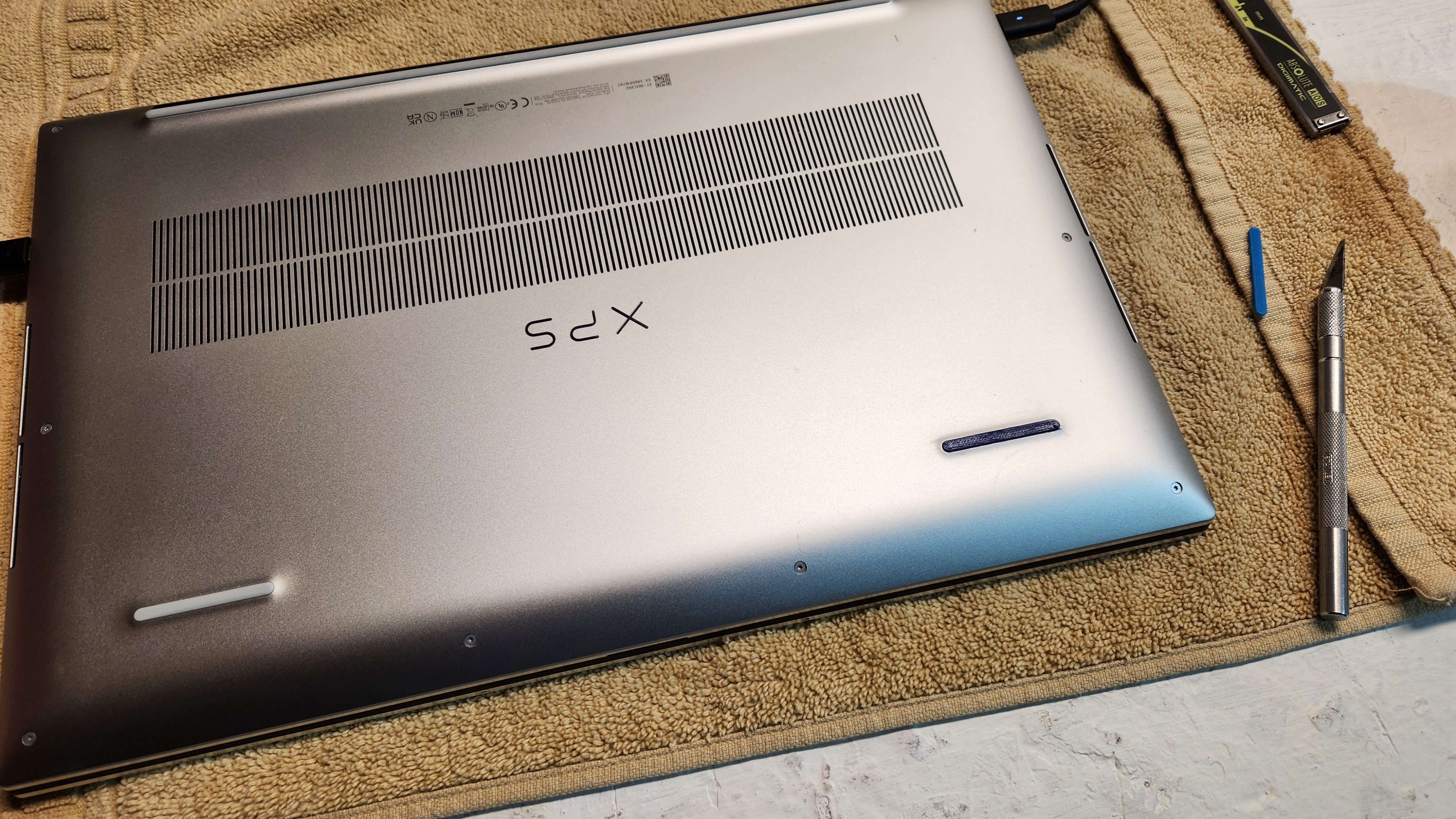 Dell XPS 17 TPU Feet