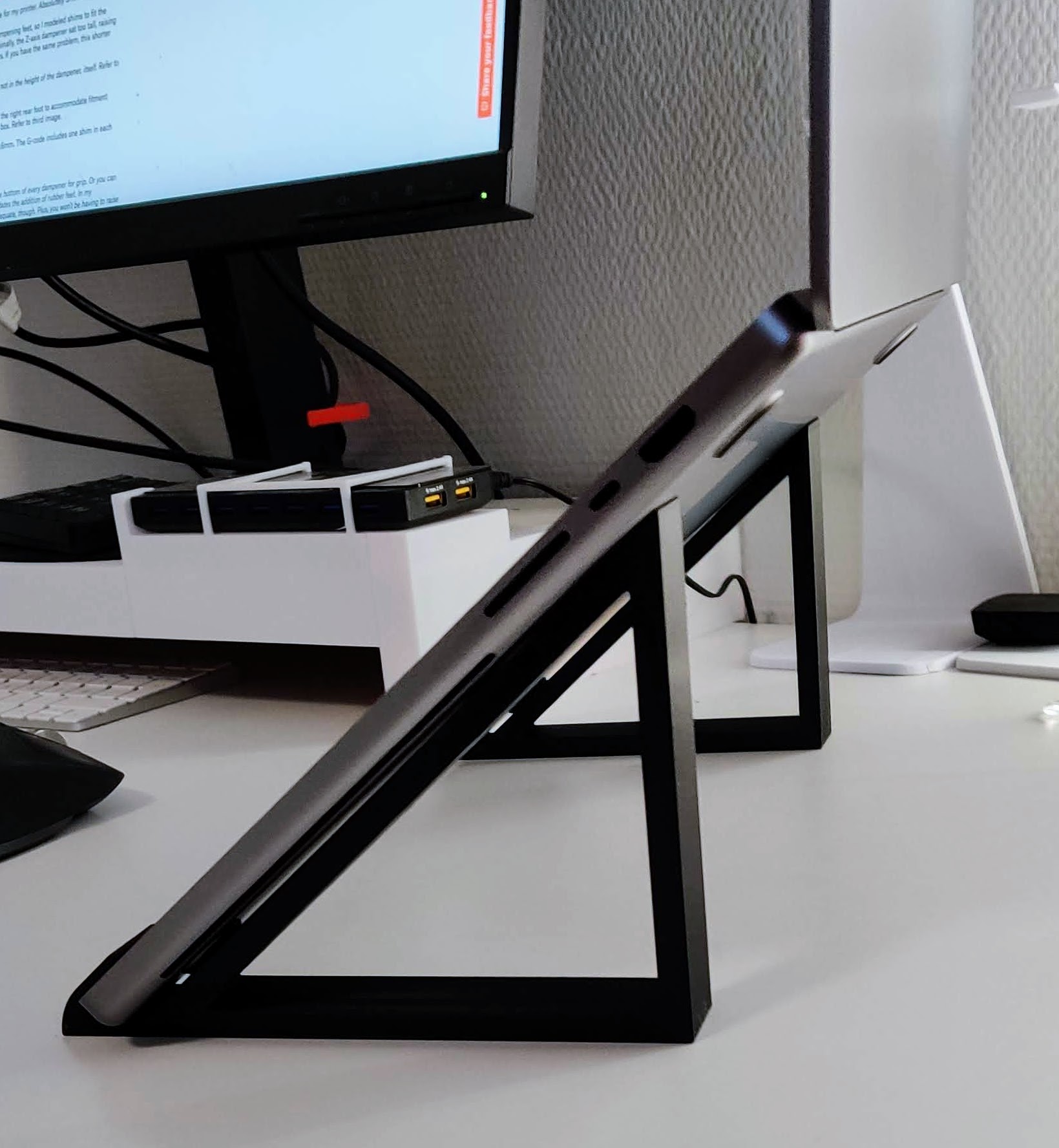 Simple laptop stand MacBook Pro m 16inch M1 by Matti Download free STL model