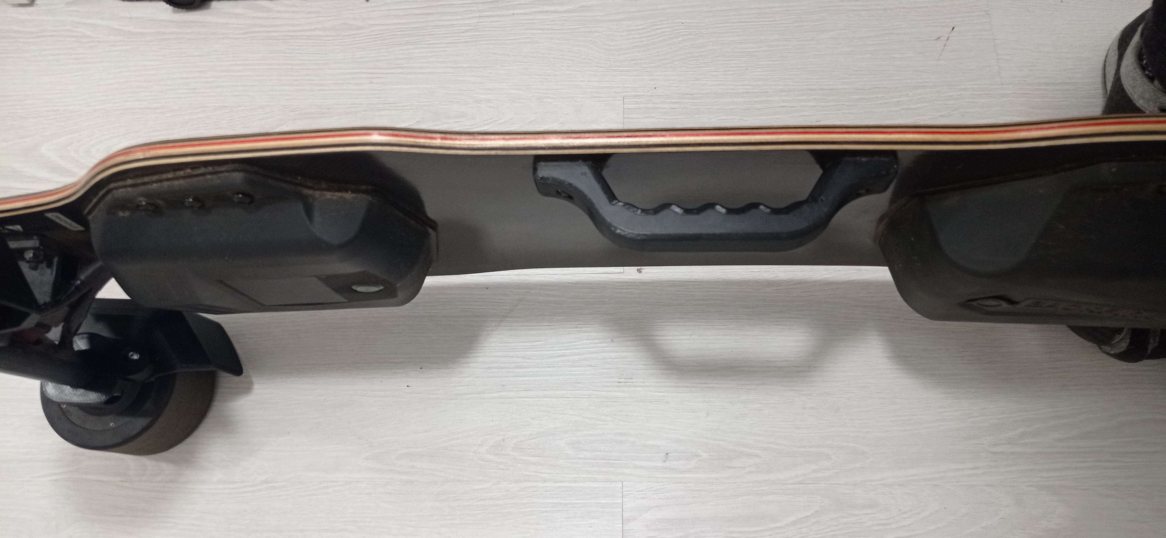 Longboard carry handle