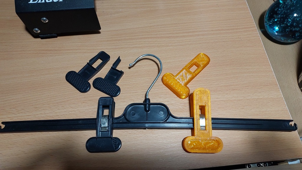 Pants hanger clamp