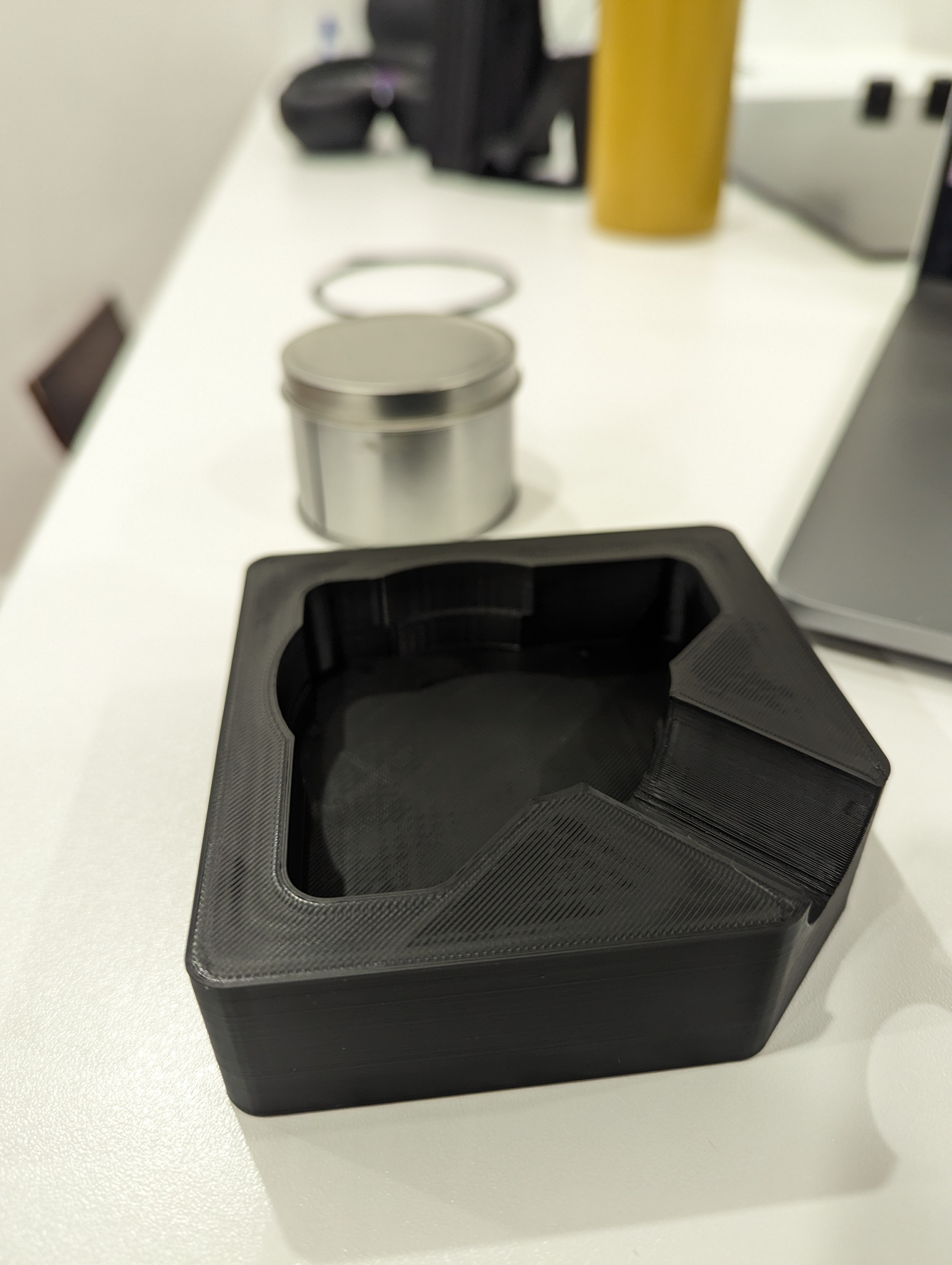 Cigar ashtray