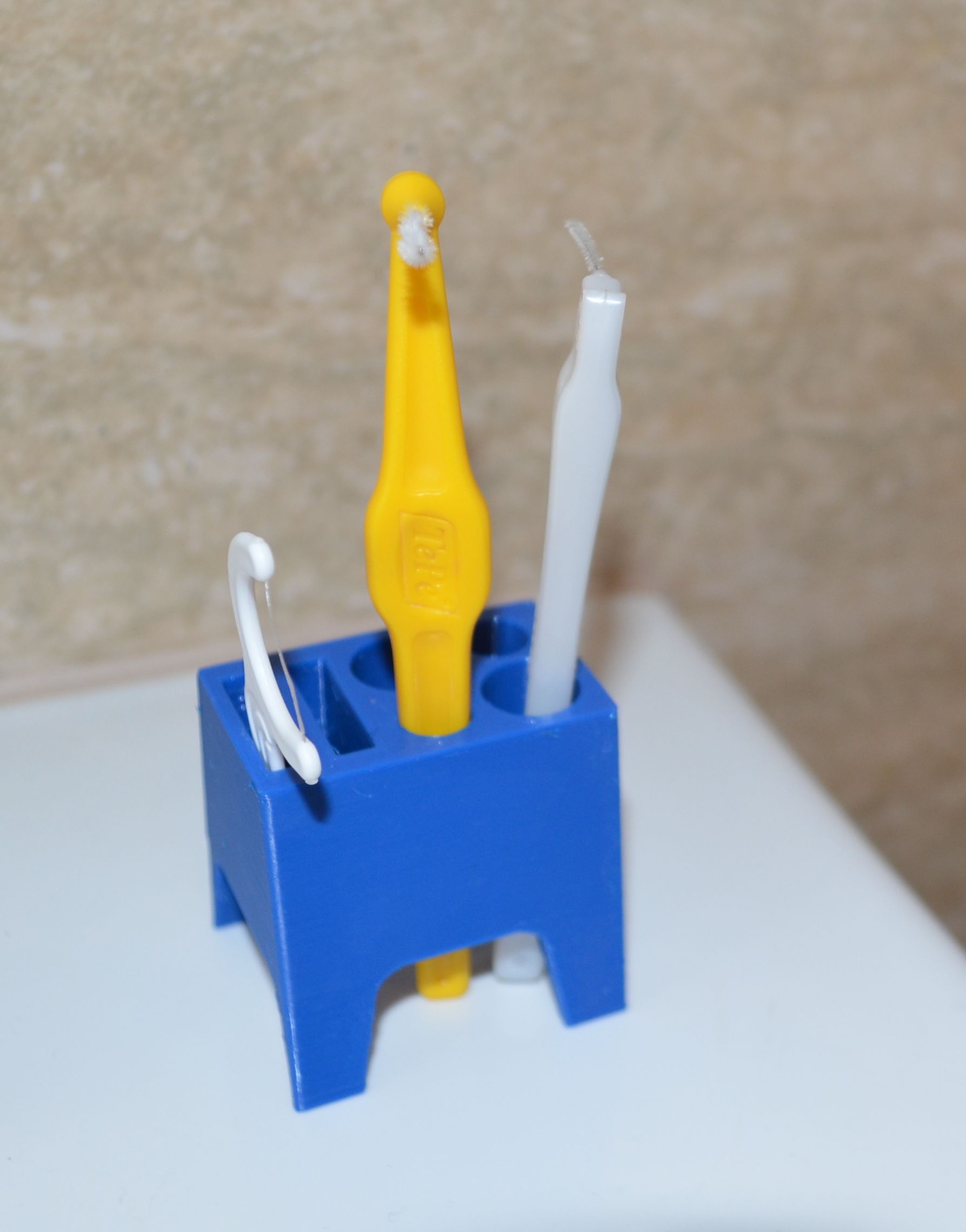 Stand for interdental brushes / držák na mezizubní kartáčky