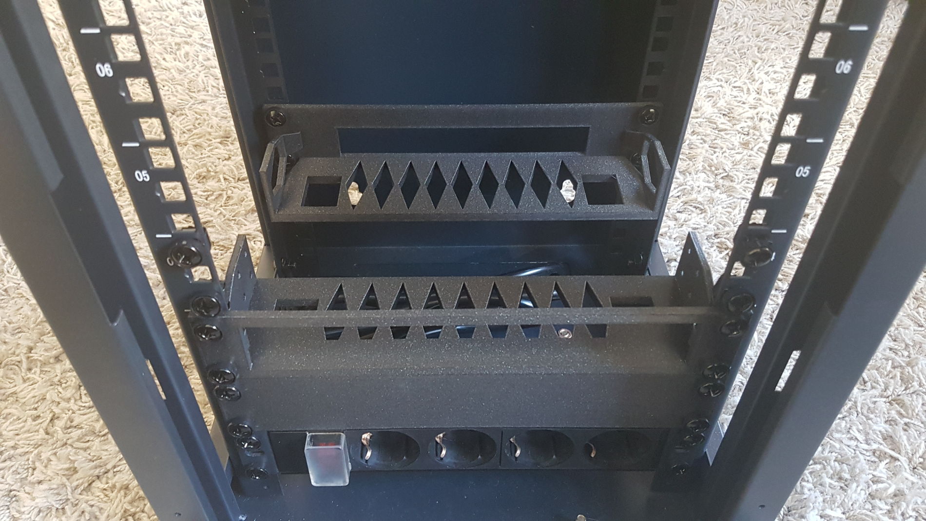 Ubiquiti EdgeRouter 4 (ER-4) 10 inch rack mount