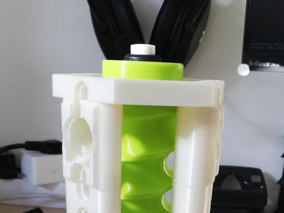 Battery cover for motorized lift