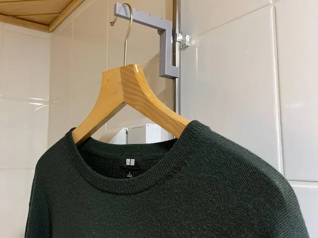 Hanger for 12mm vertical pipe