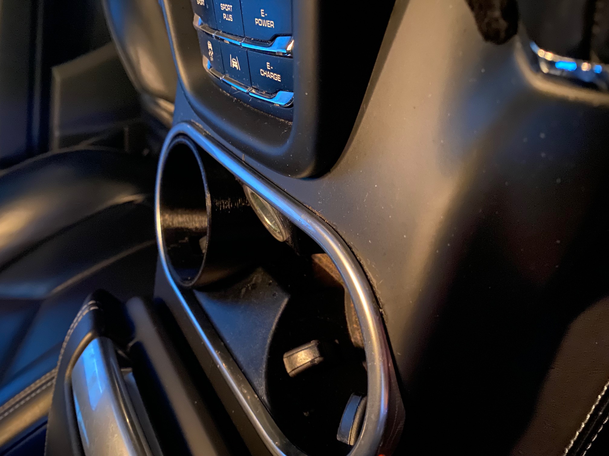 Porsche Cayenne cup holder insert