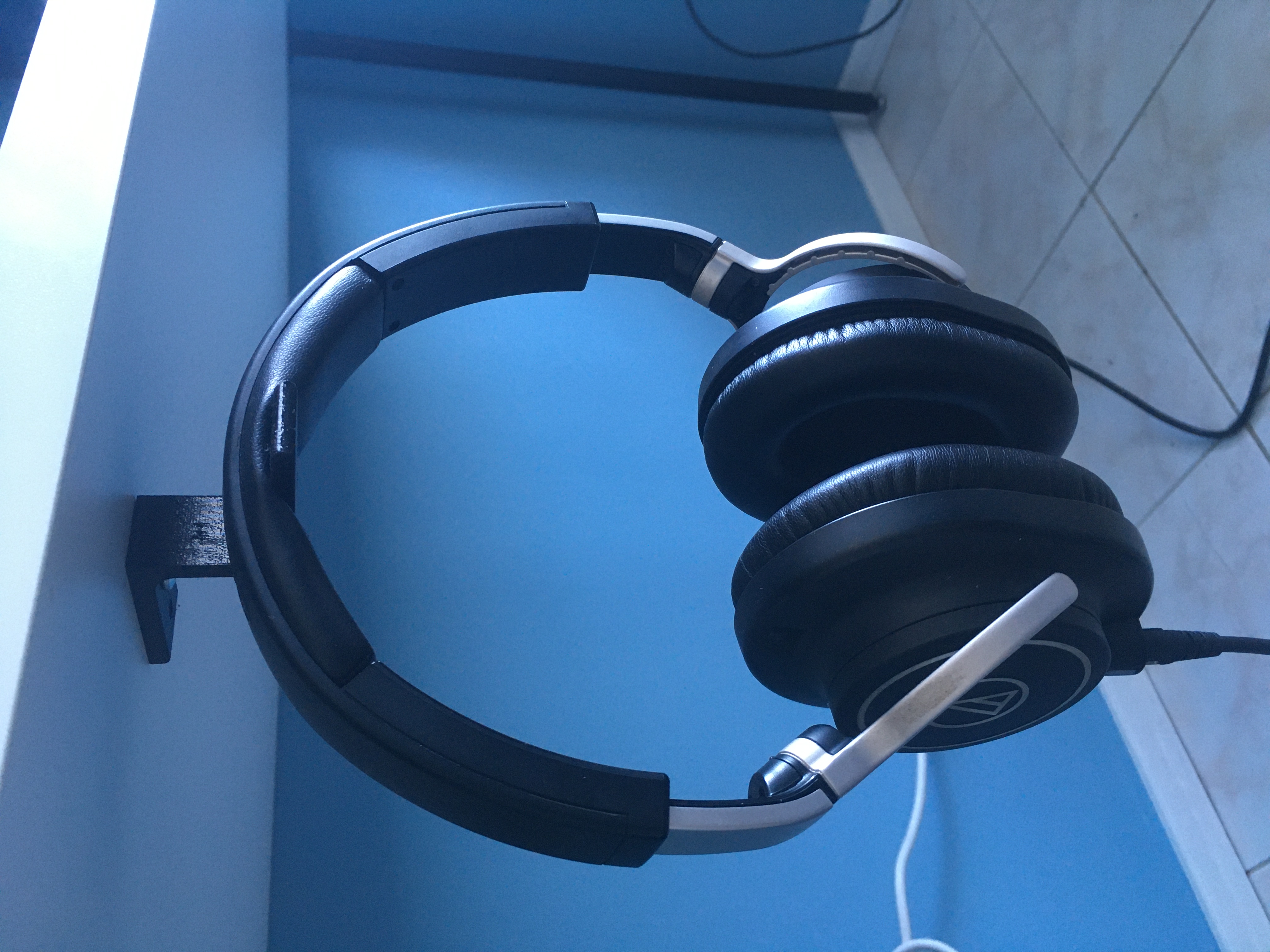 Headphones hook
