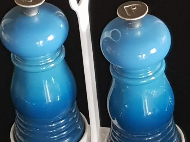 Salt and Pepper Mill Rest