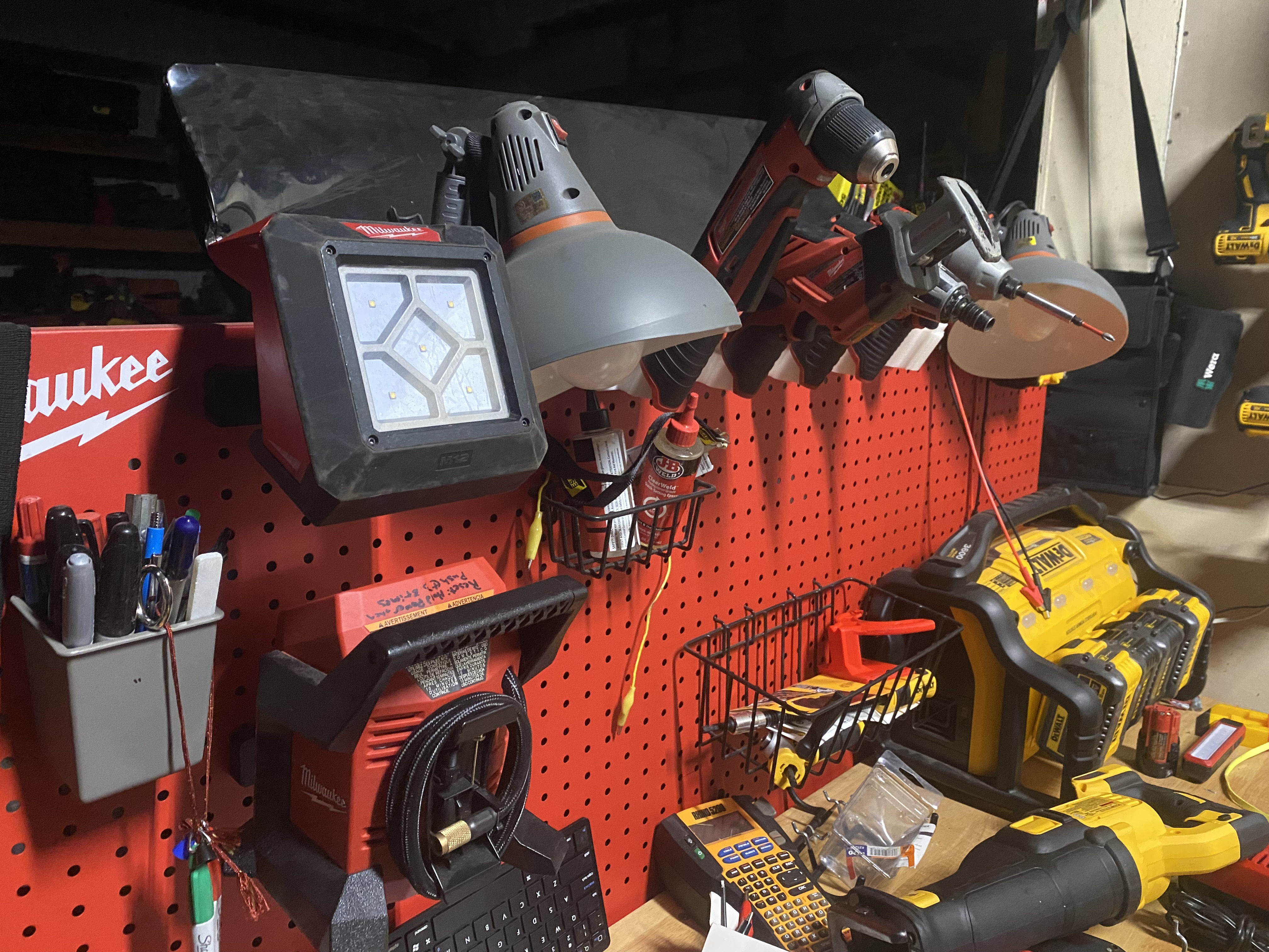 Milwaukee M12_AirPump and JobLight_Pegboard Mount v1.0