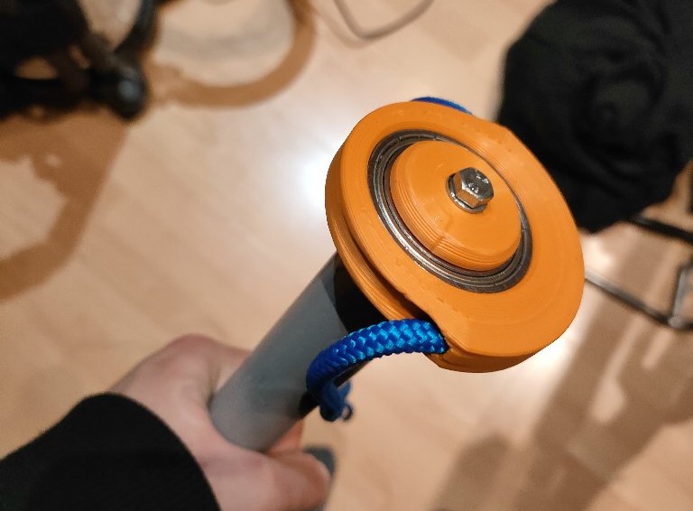 Rotating pullup bar