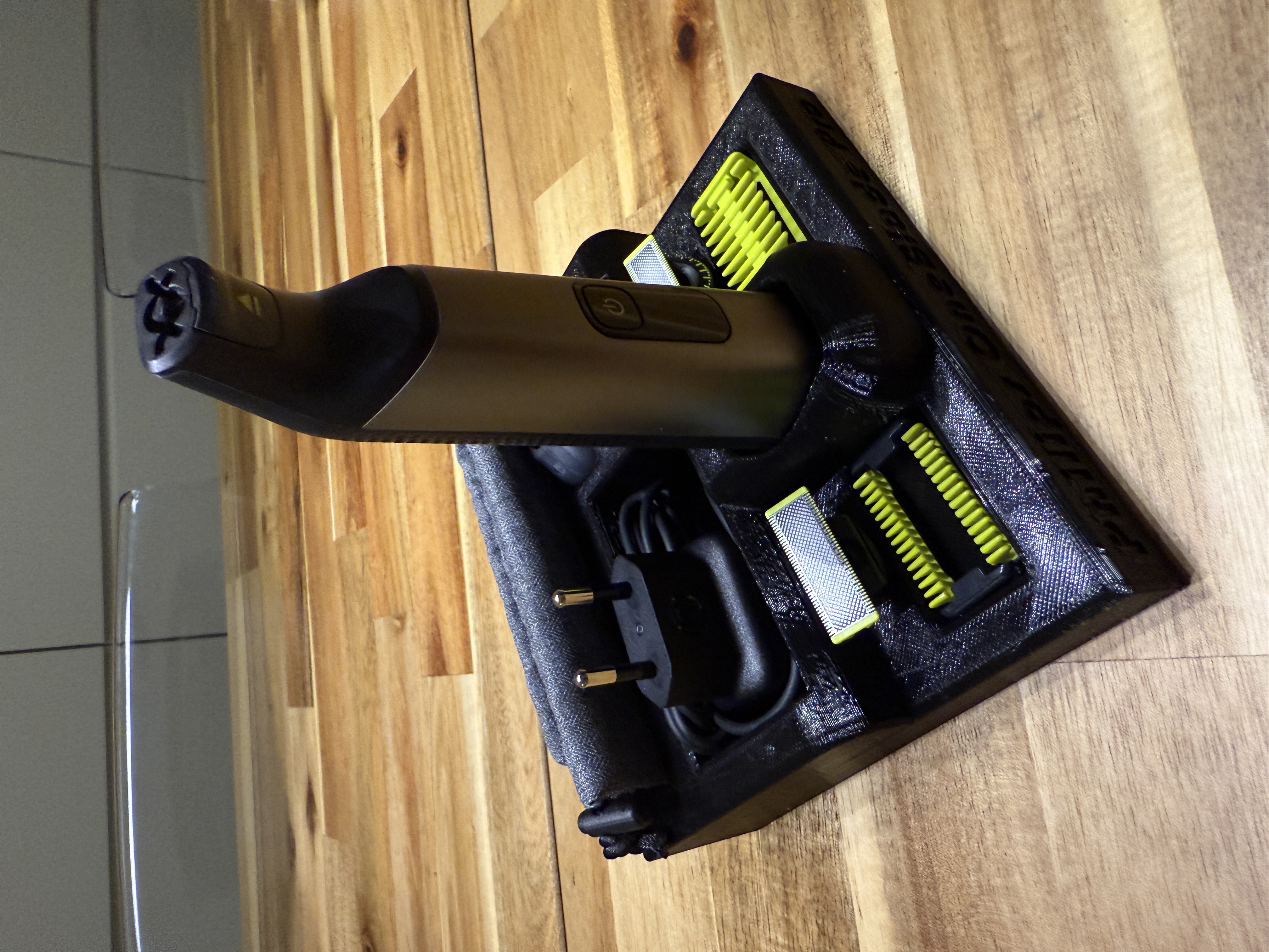 Miniatura 2 do modelo 3D Philips OneBlade Pro Stand