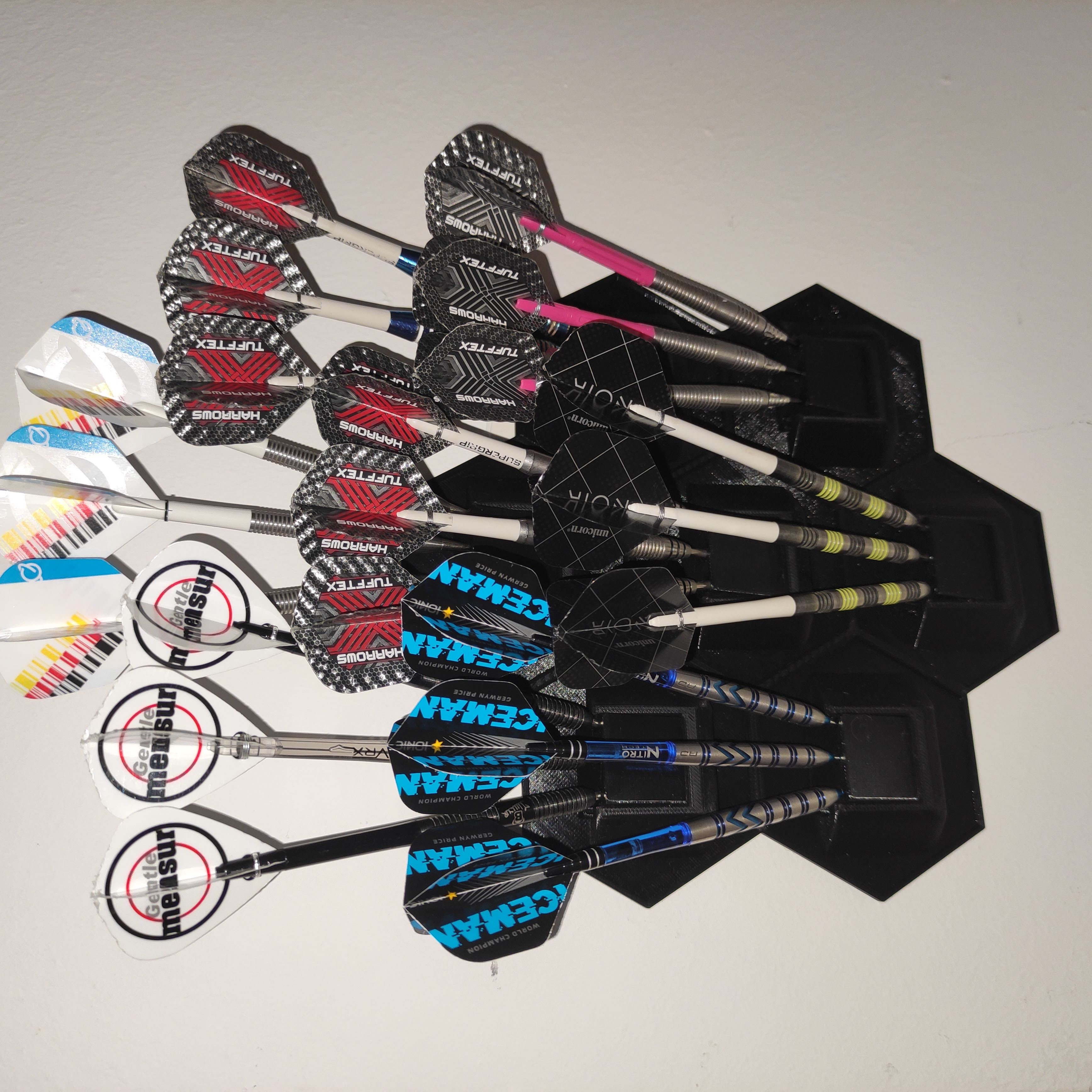 Miniatura 3 do modelo 3D Hexagonal Modular Wall-Mount Darts Holder